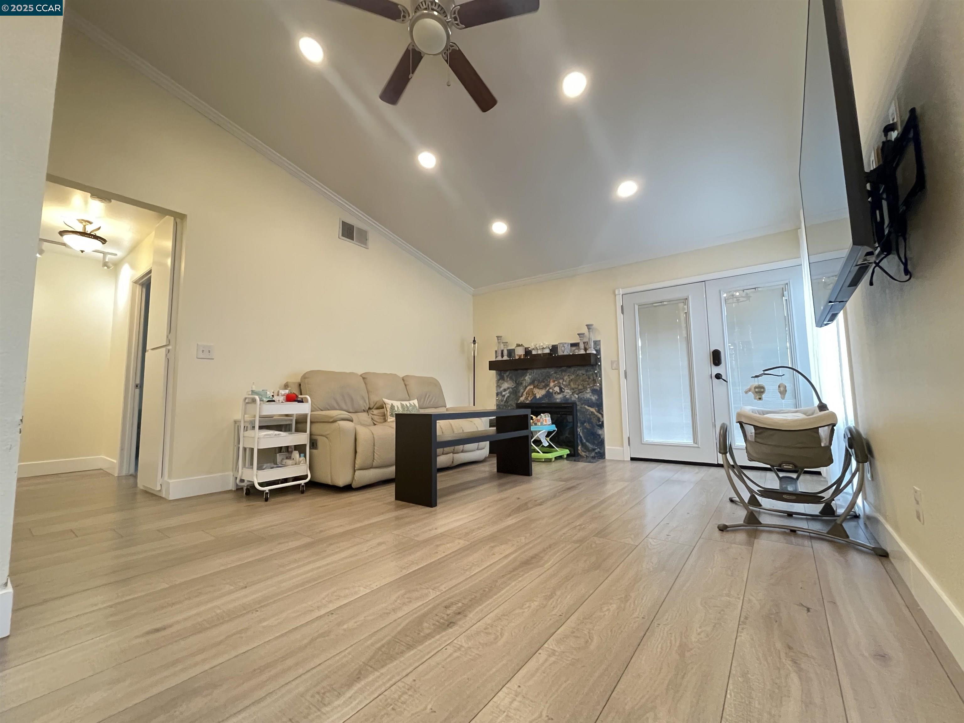 Front Image Thumbnail for CC41118714