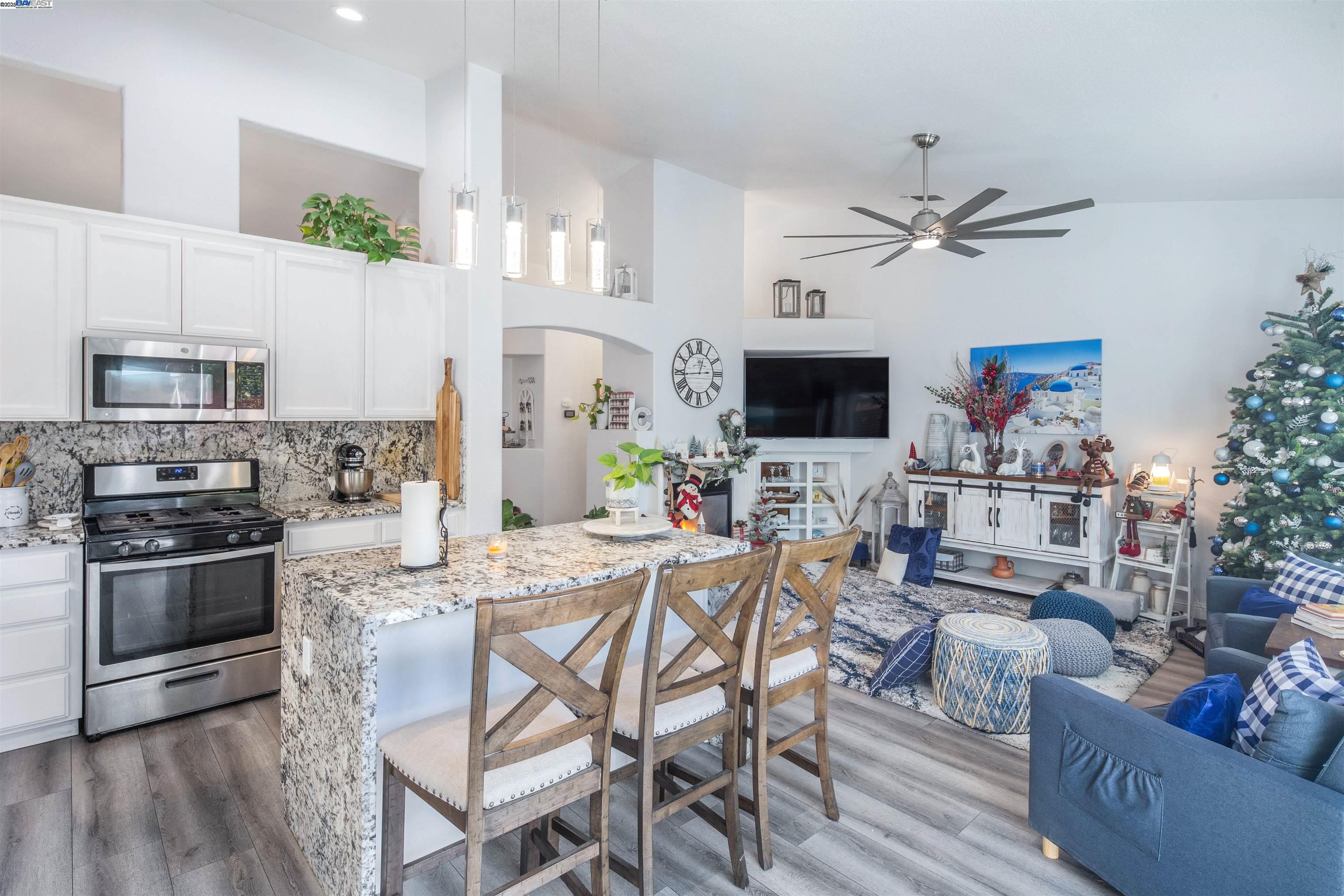 Detail Gallery Image 16 of 34 For 715 Bobcat Ln, Manteca,  CA 95336 - 4 Beds | 2 Baths