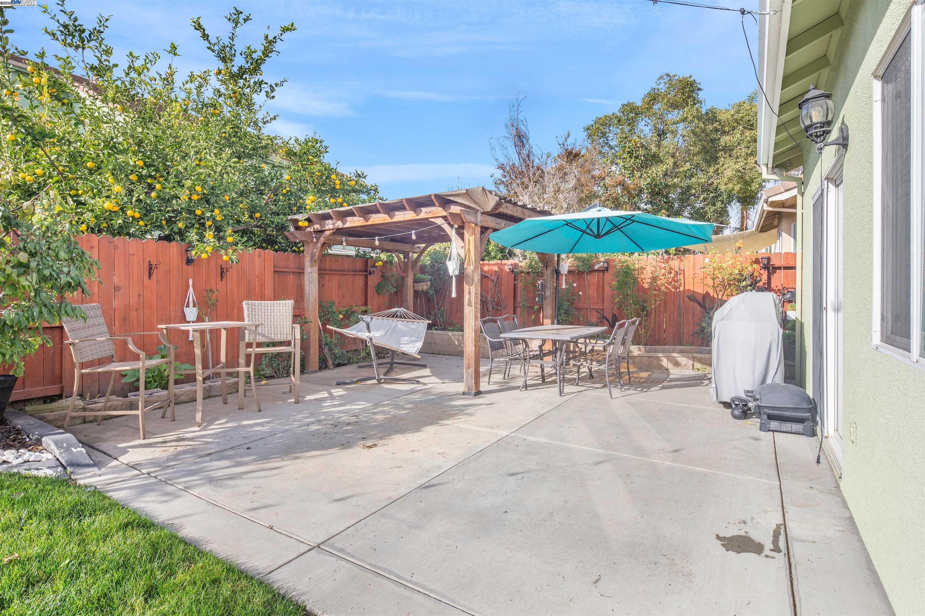 Detail Gallery Image 28 of 34 For 715 Bobcat Ln, Manteca,  CA 95336 - 4 Beds | 2 Baths