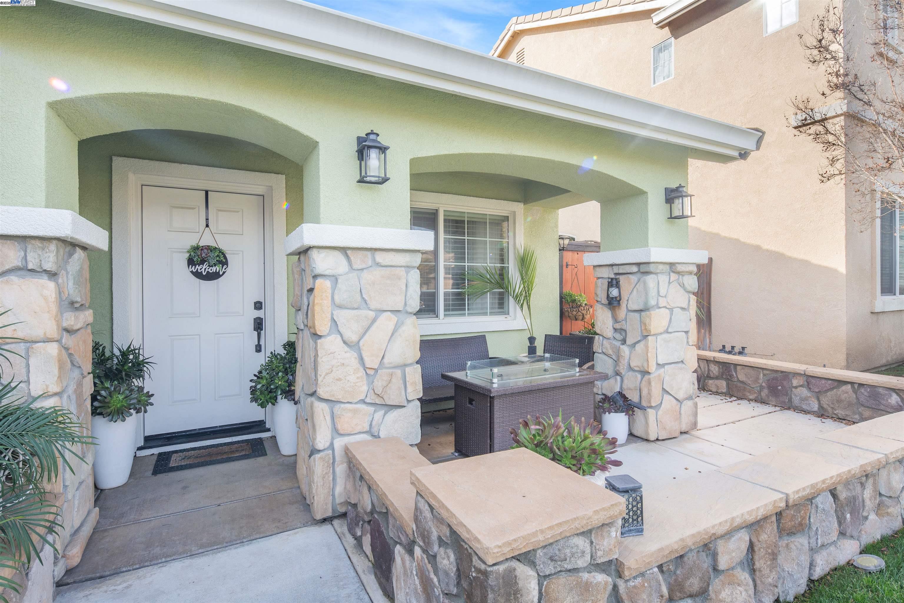 Detail Gallery Image 5 of 34 For 715 Bobcat Ln, Manteca,  CA 95336 - 4 Beds | 2 Baths