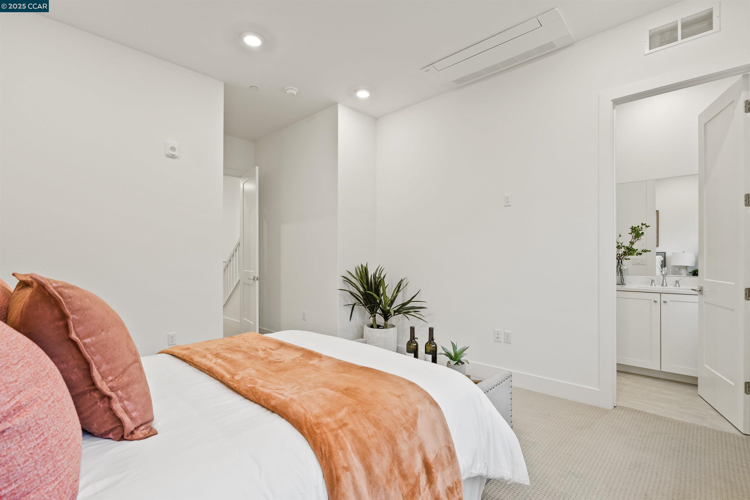 Detail Gallery Image 15 of 36 For 1102 Althea Terrace #4,  Sunnyvale,  CA 94086 - 4 Beds | 4 Baths