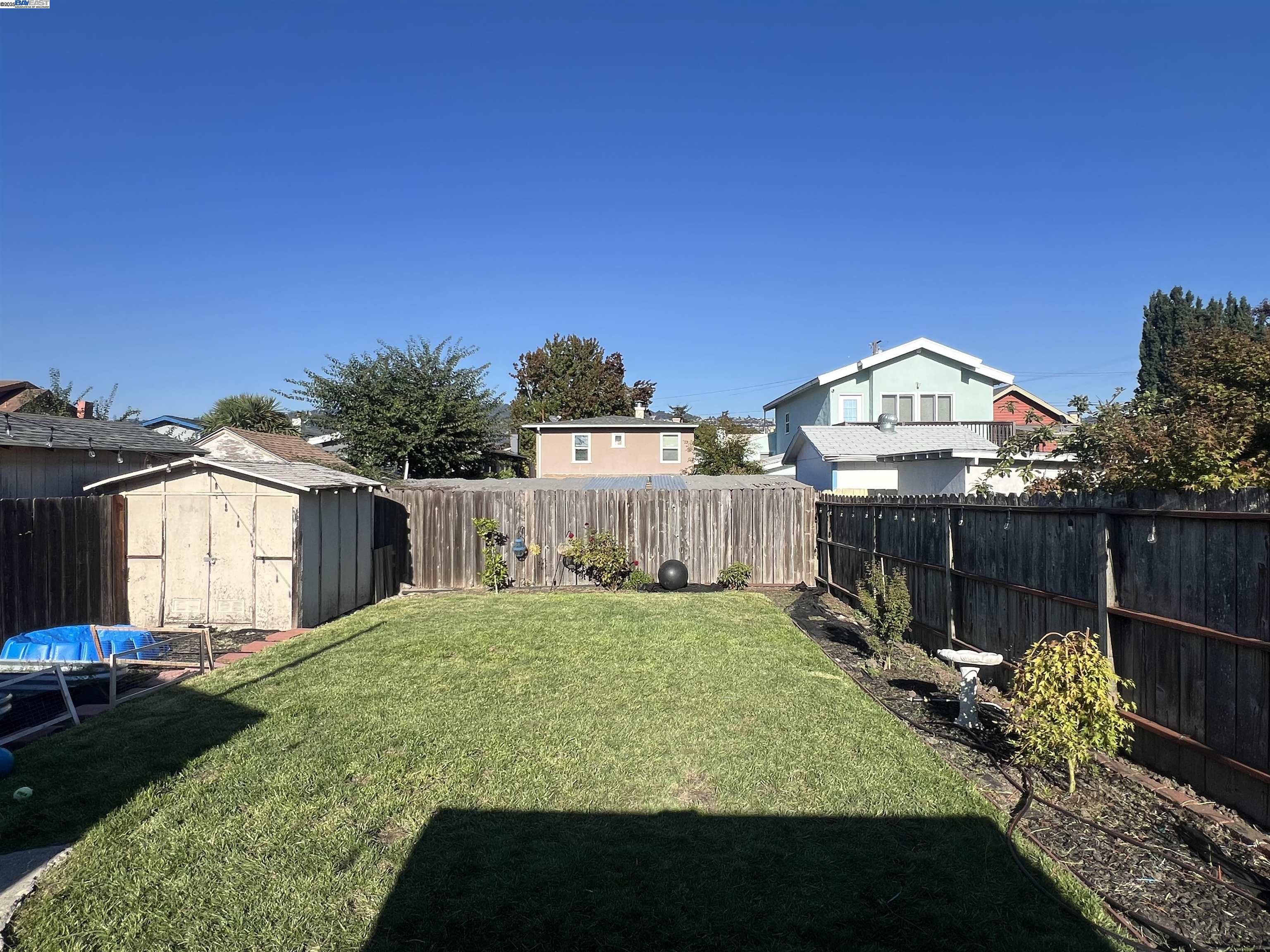 Detail Gallery Image 13 of 33 For 3720 Lyon Ave, Oakland,  CA 94601 - 3 Beds | 2 Baths