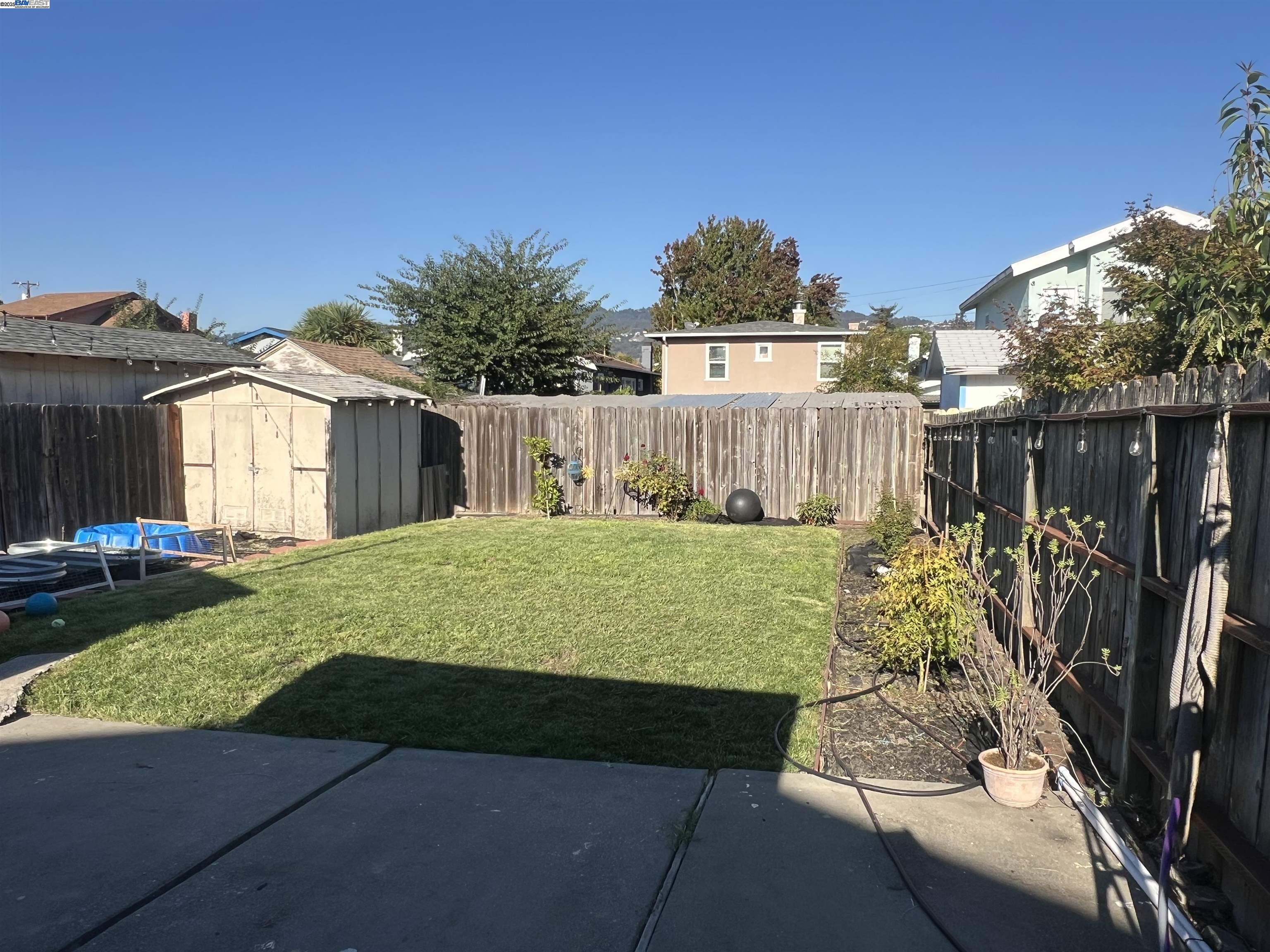 Detail Gallery Image 15 of 33 For 3720 Lyon Ave, Oakland,  CA 94601 - 3 Beds | 2 Baths