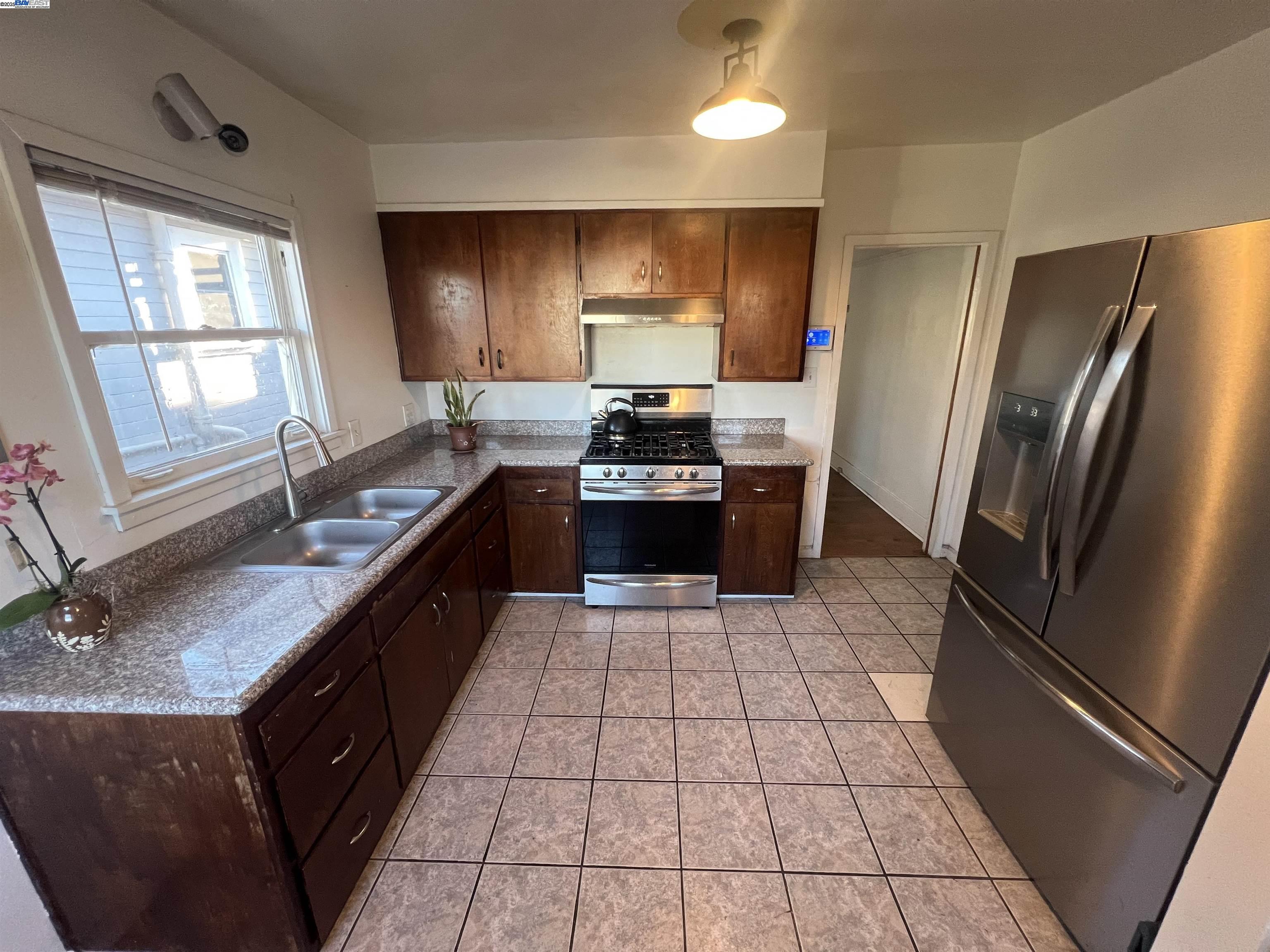 Detail Gallery Image 31 of 33 For 3720 Lyon Ave, Oakland,  CA 94601 - 3 Beds | 2 Baths