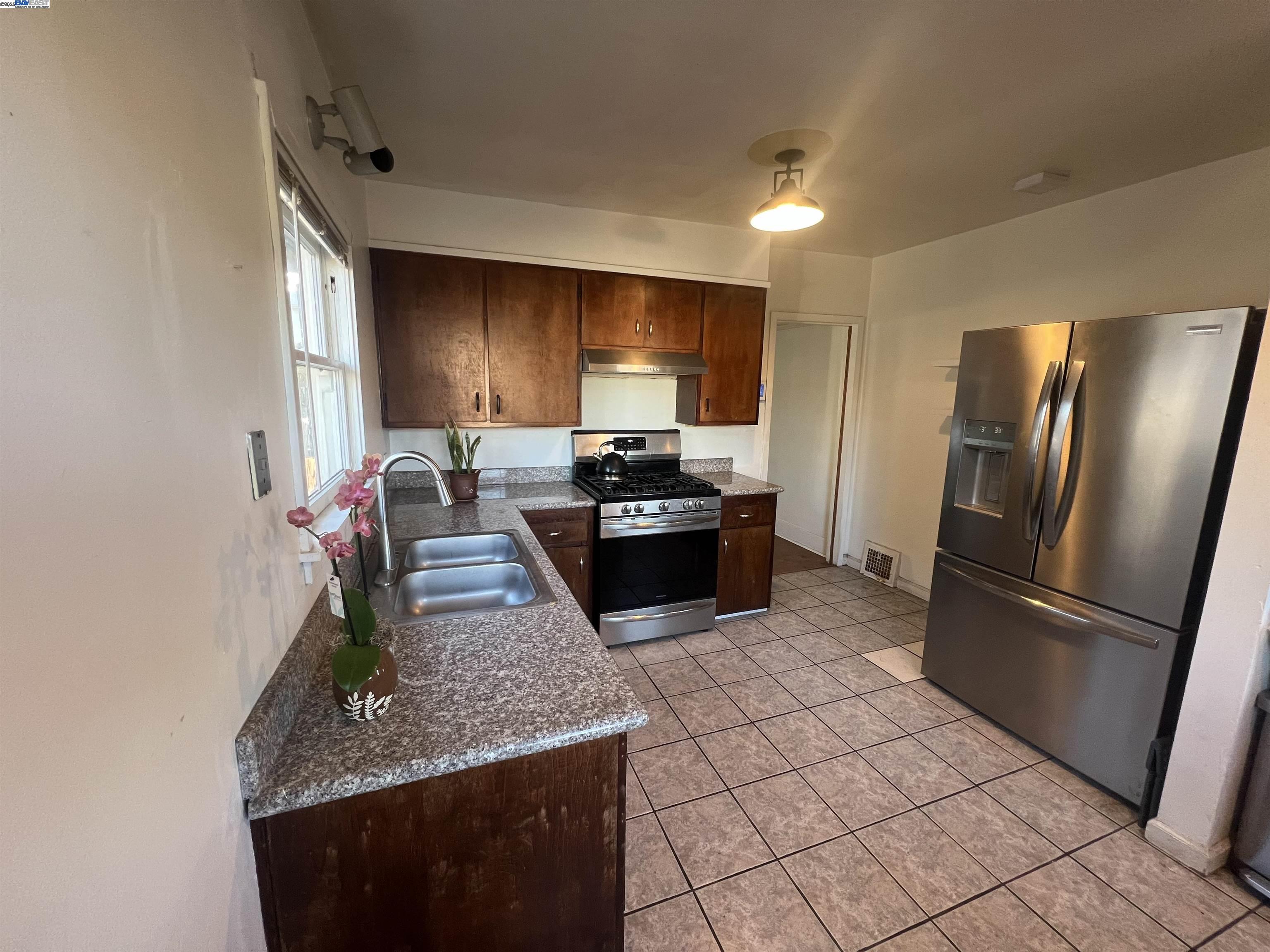 Detail Gallery Image 32 of 33 For 3720 Lyon Ave, Oakland,  CA 94601 - 3 Beds | 2 Baths