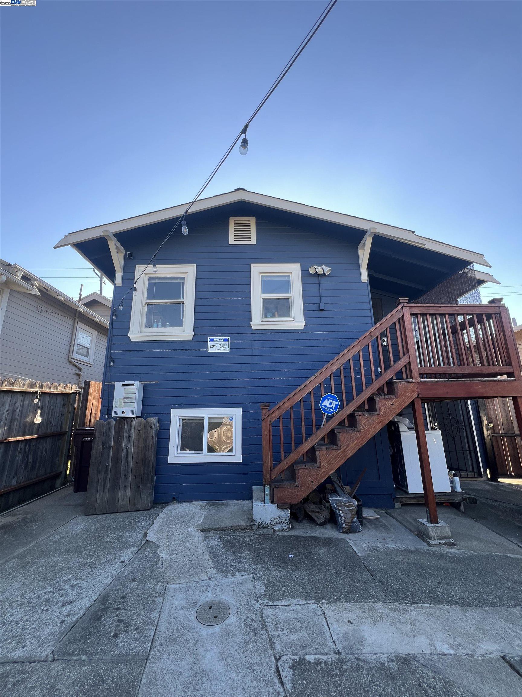 Detail Gallery Image 6 of 33 For 3720 Lyon Ave, Oakland,  CA 94601 - 3 Beds | 2 Baths