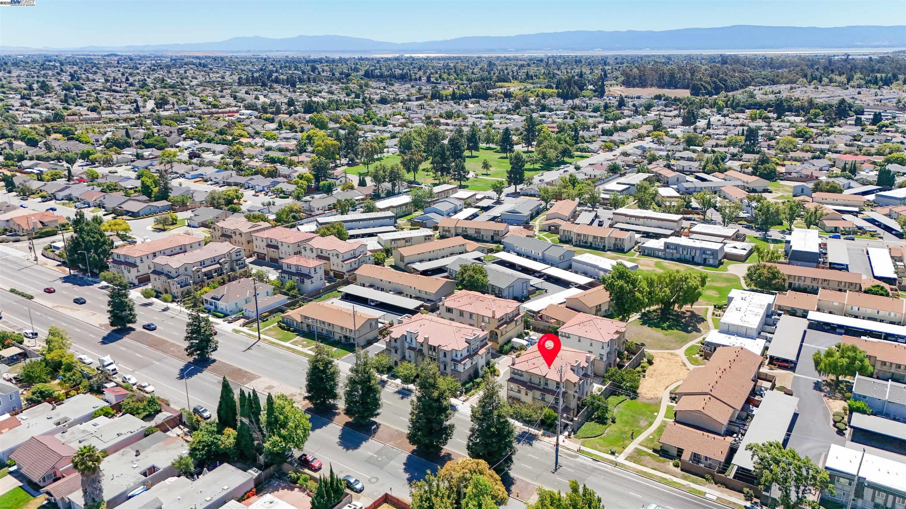 Detail Gallery Image 2 of 40 For 4015 Clydesdale Cmn, Fremont,  CA 94555 - 4 Beds | 4 Baths