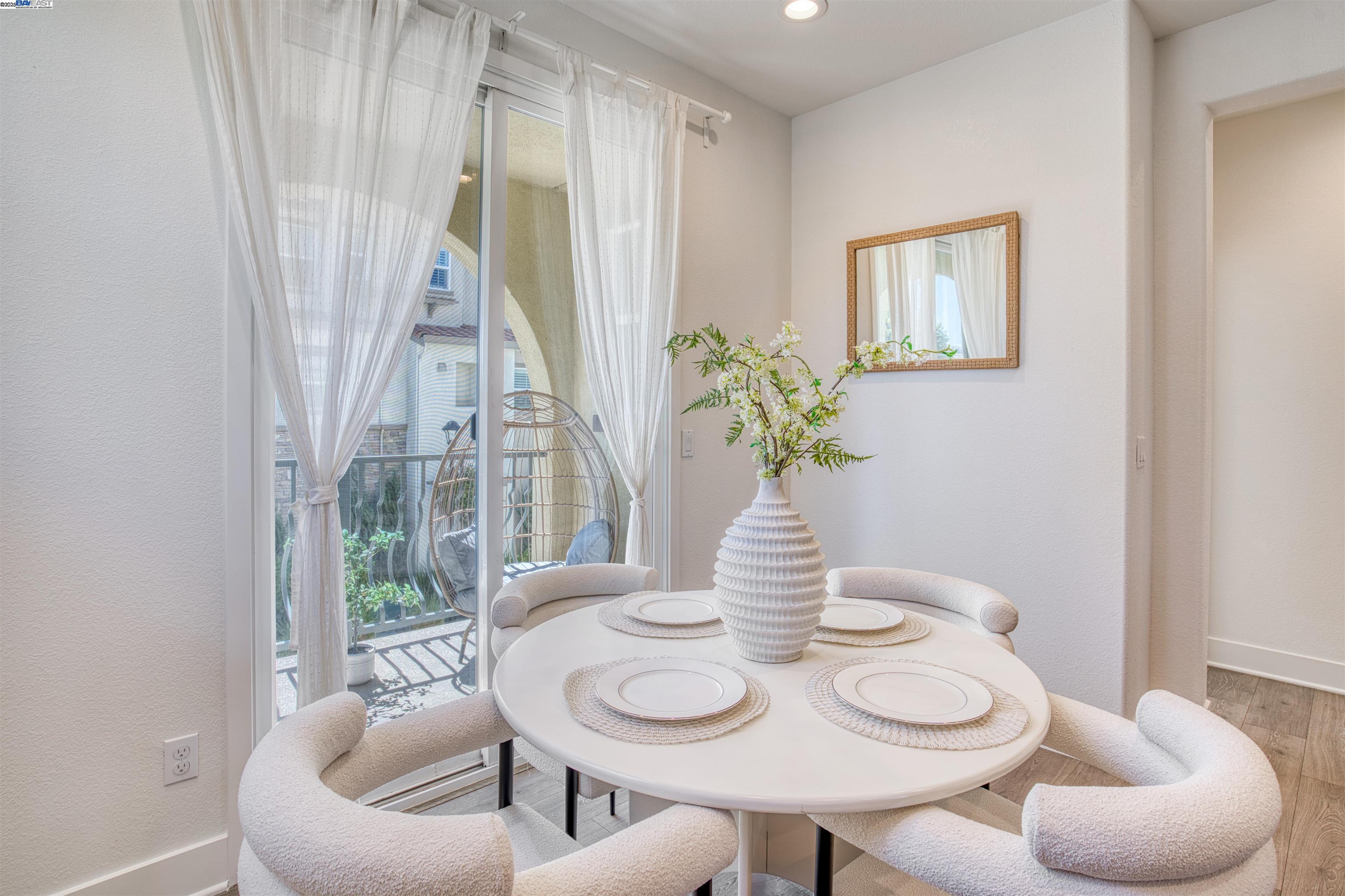 Detail Gallery Image 12 of 40 For 4015 Clydesdale Cmn, Fremont,  CA 94555 - 4 Beds | 4 Baths