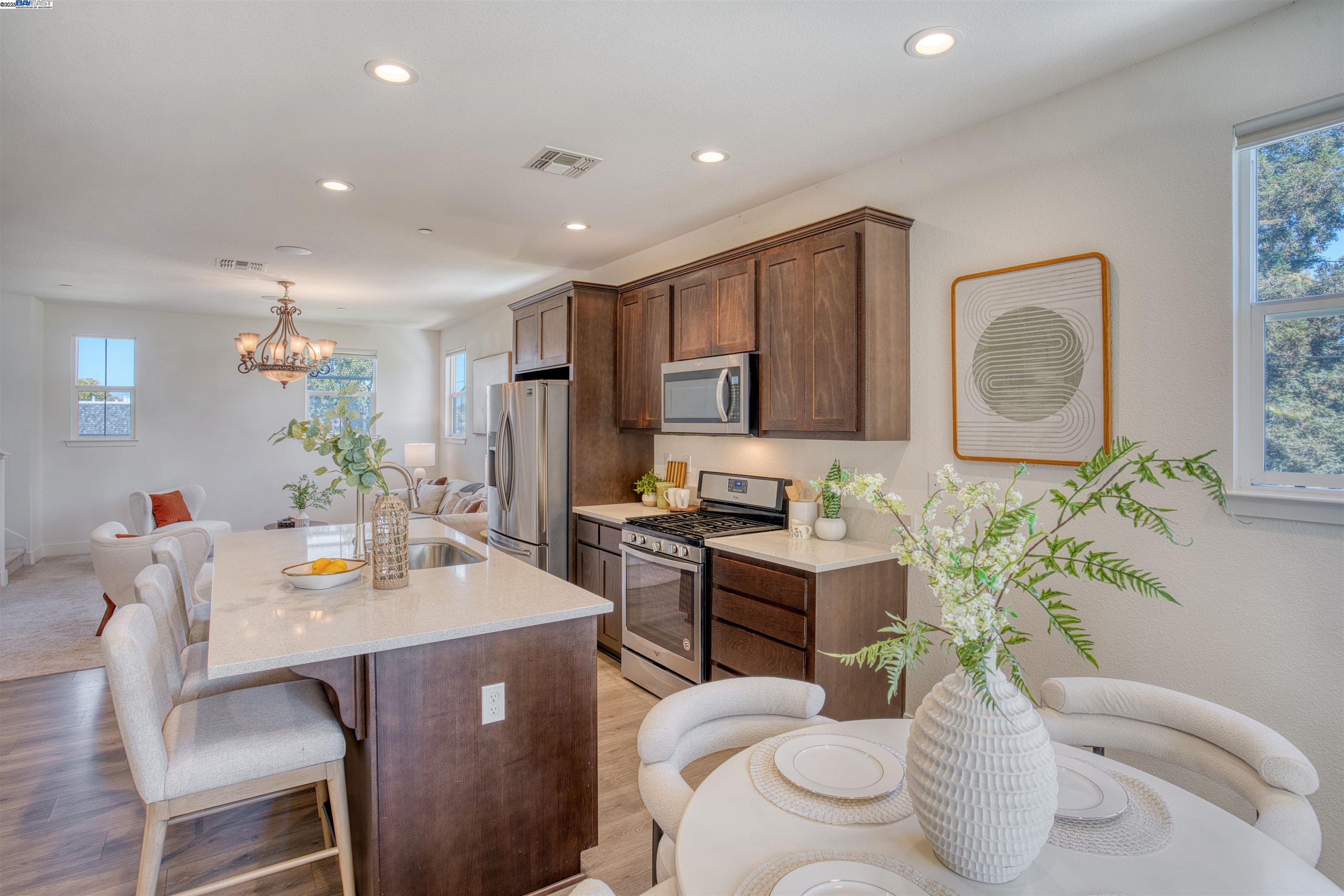 Detail Gallery Image 16 of 40 For 4015 Clydesdale Cmn, Fremont,  CA 94555 - 4 Beds | 4 Baths