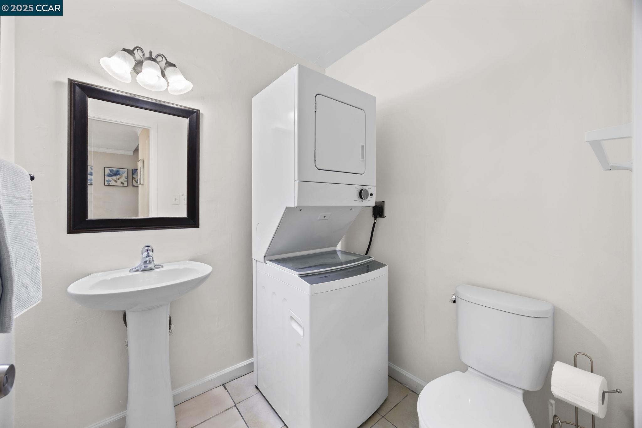 Detail Gallery Image 13 of 18 For 2045 Sierra Rd #2,  Concord,  CA 94518 - 3 Beds | 2/1 Baths