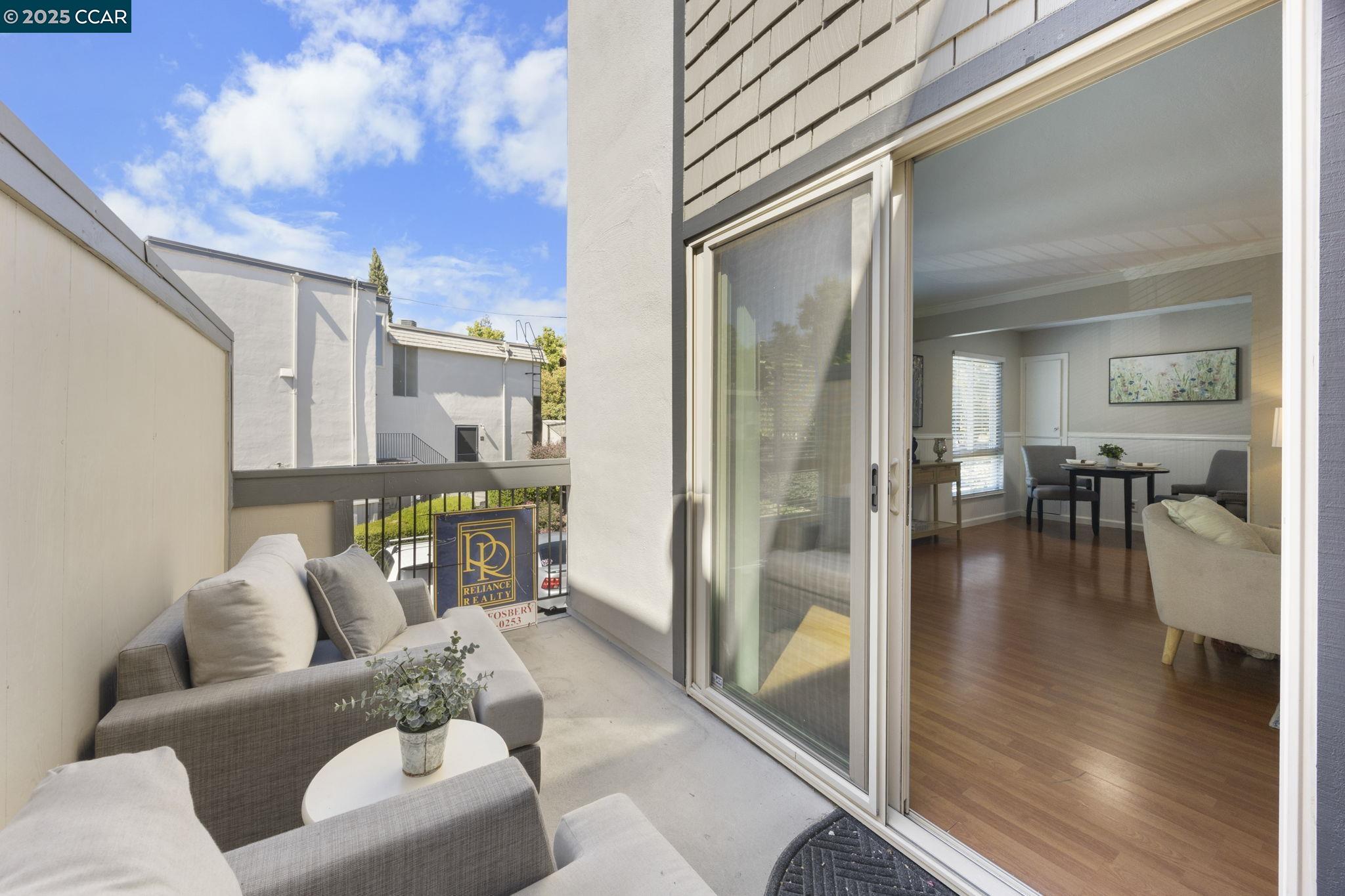 Detail Gallery Image 15 of 18 For 2045 Sierra Rd #2,  Concord,  CA 94518 - 3 Beds | 2/1 Baths