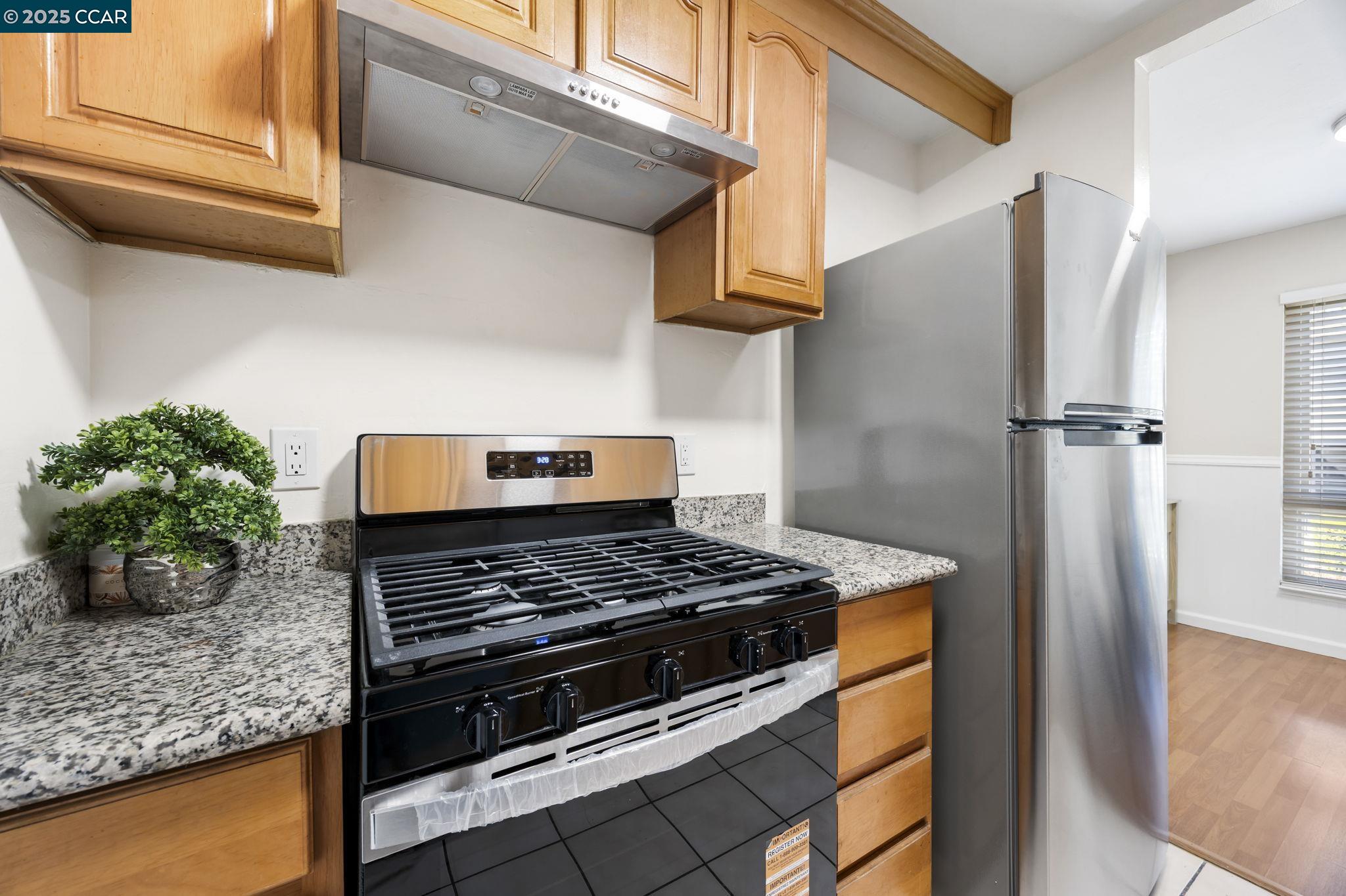 Detail Gallery Image 6 of 18 For 2045 Sierra Rd #2,  Concord,  CA 94518 - 3 Beds | 2/1 Baths