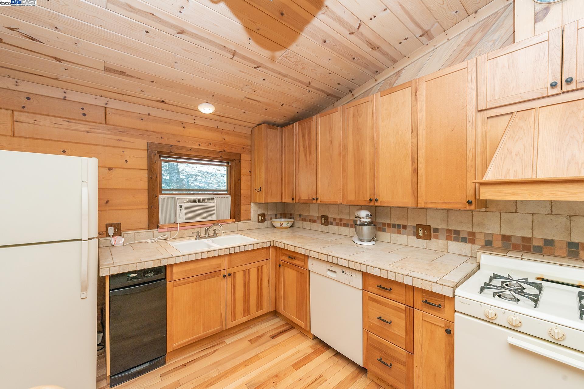 4298 Little Browns Creek Rd, Weaverville CA 96093 — photo 10