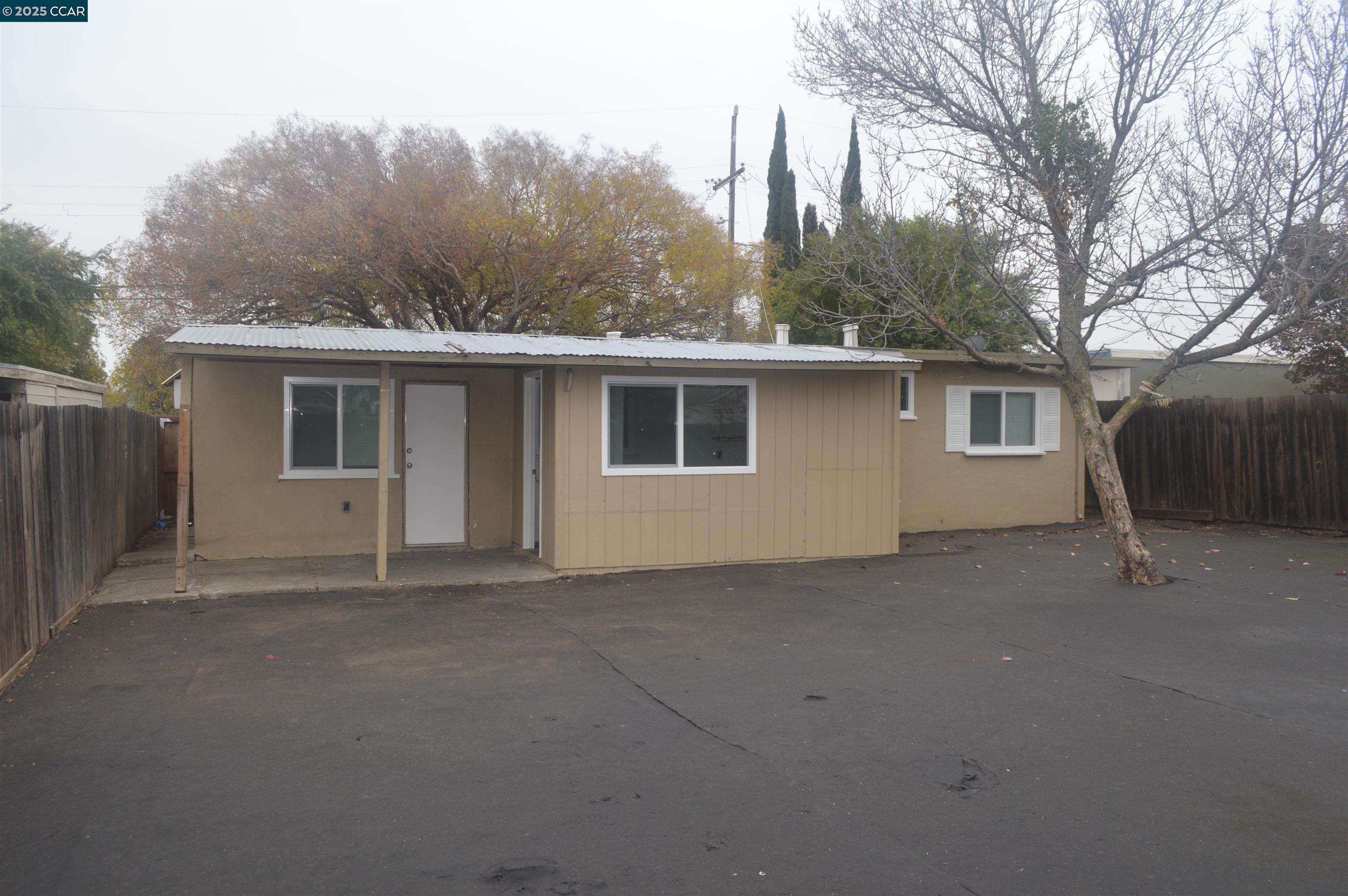 Detail Gallery Image 4 of 23 For 43 Bay Dr, Bay Point,  CA 94565 - 3 Beds | 1 Baths