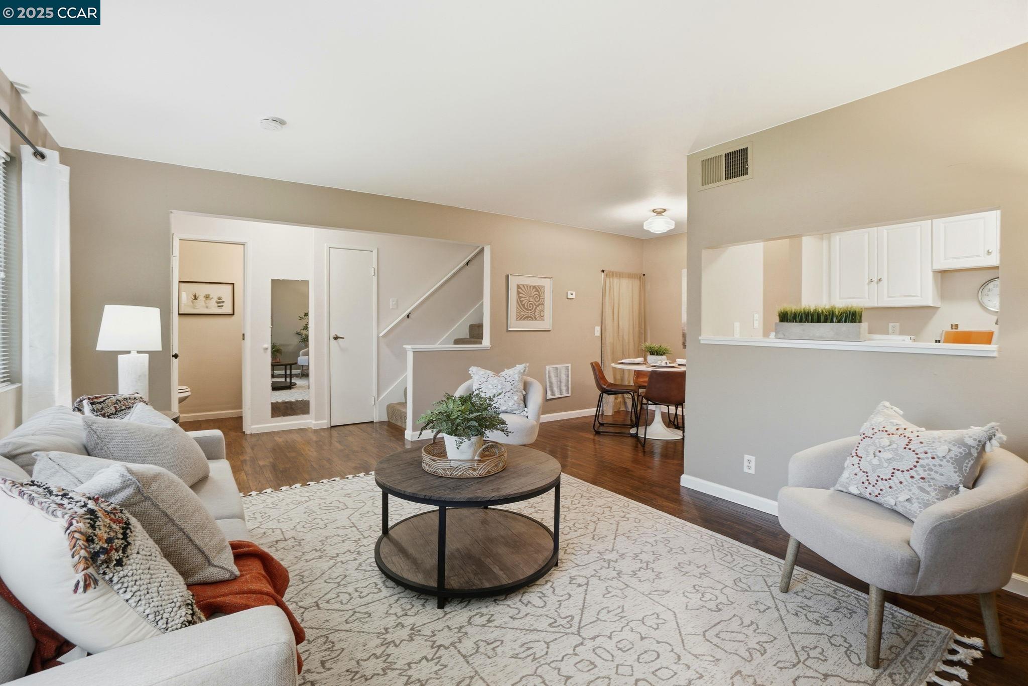 Photo #2: 41119008 Listing: Photo #2