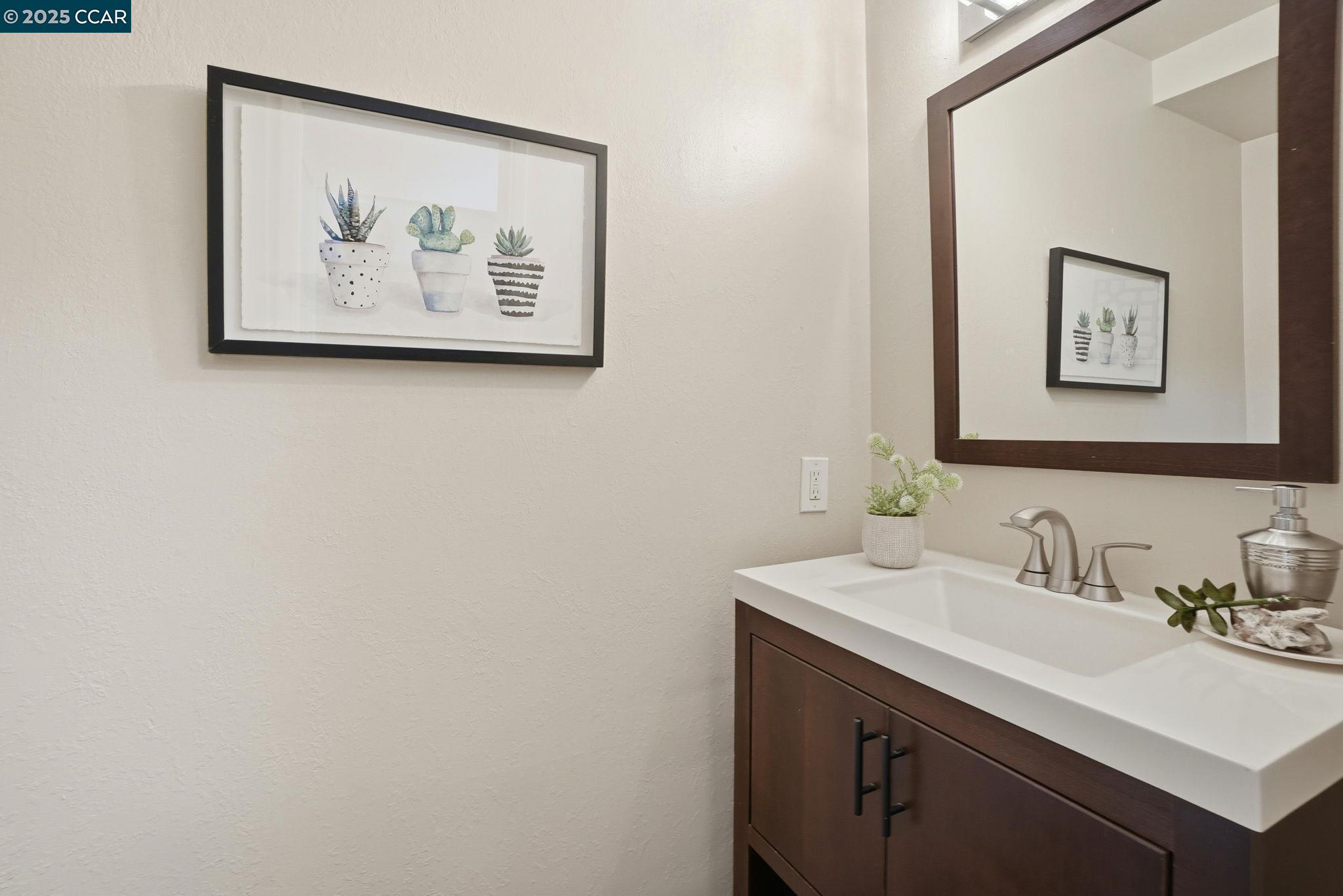 Detail Gallery Image 20 of 31 For 1045 Mohr Ln #B,  Concord,  CA 94518 - 2 Beds | 1/1 Baths