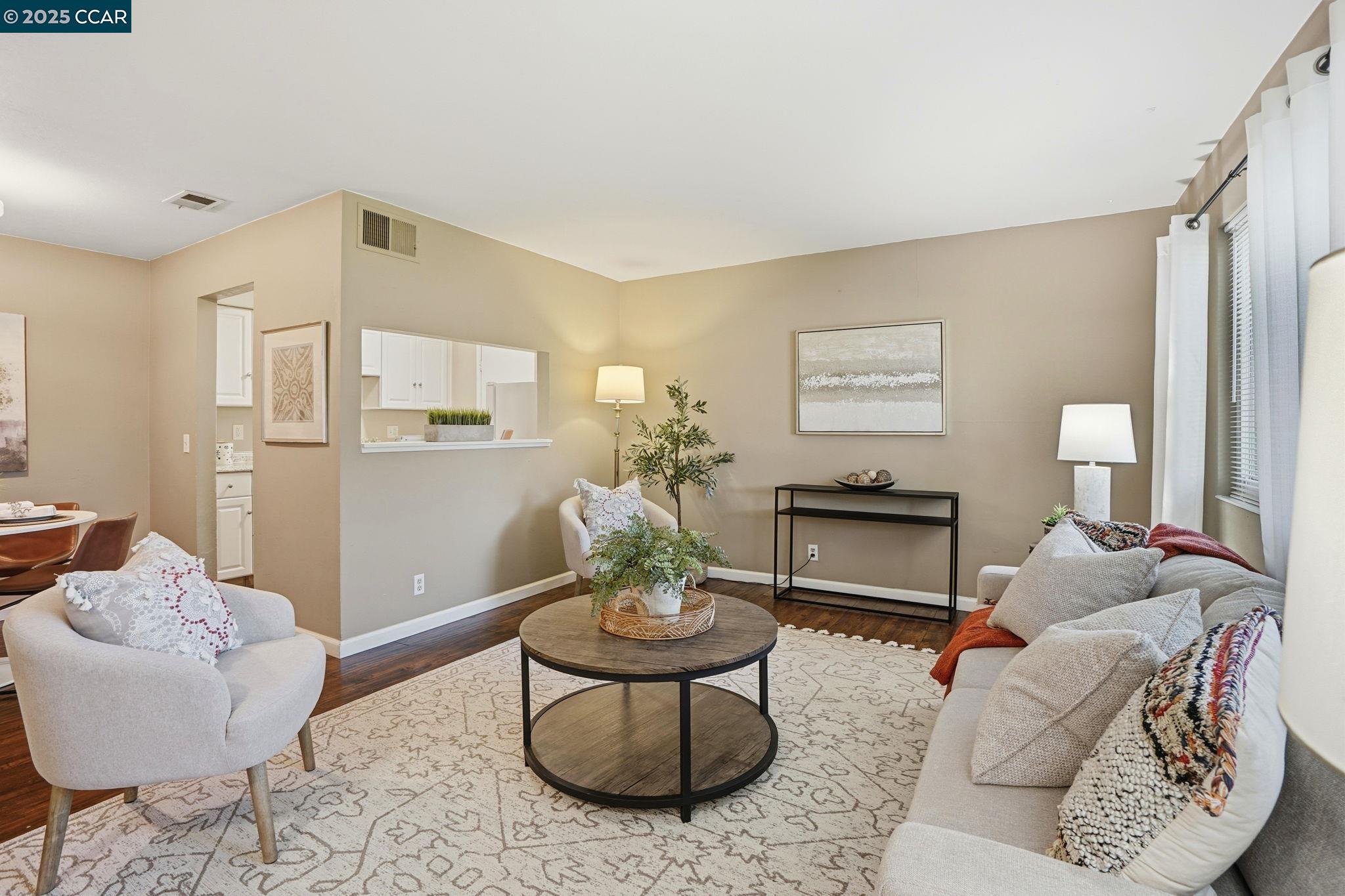 Detail Gallery Image 3 of 31 For 1045 Mohr Ln #B,  Concord,  CA 94518 - 2 Beds | 1/1 Baths