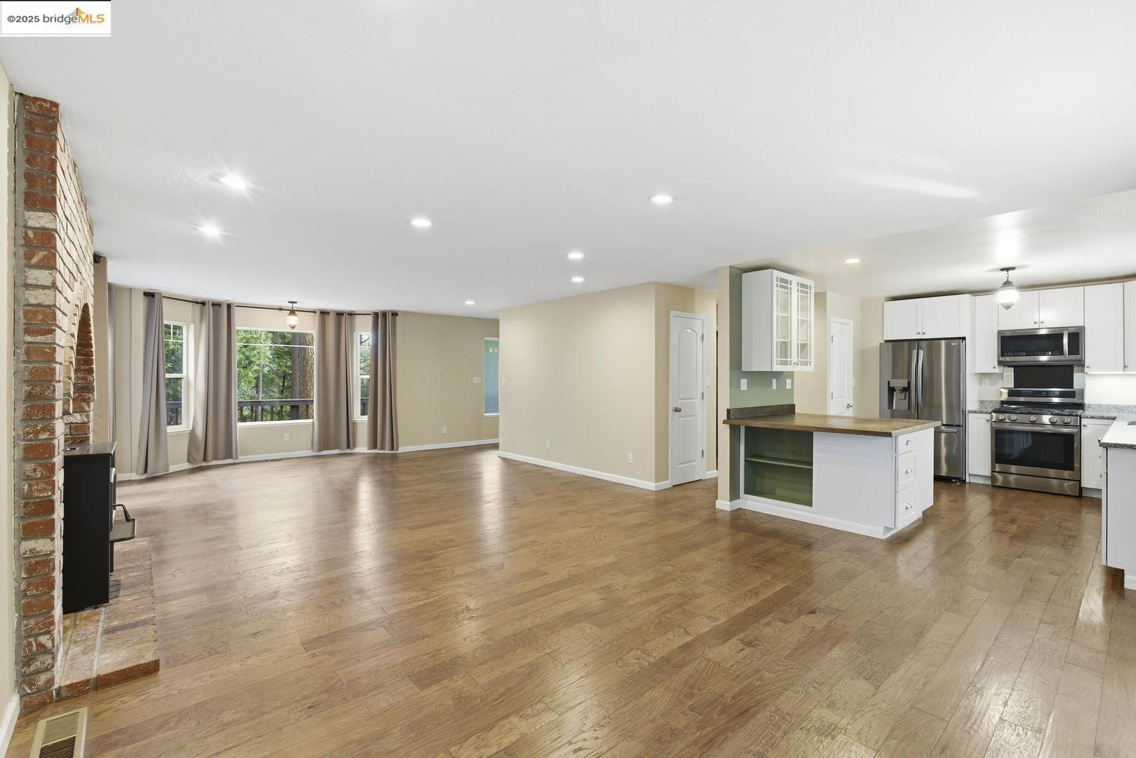 Detail Gallery Image 9 of 50 For 2136 Silver Dr, Arnold,  CA 95223 - 3 Beds | 2/1 Baths