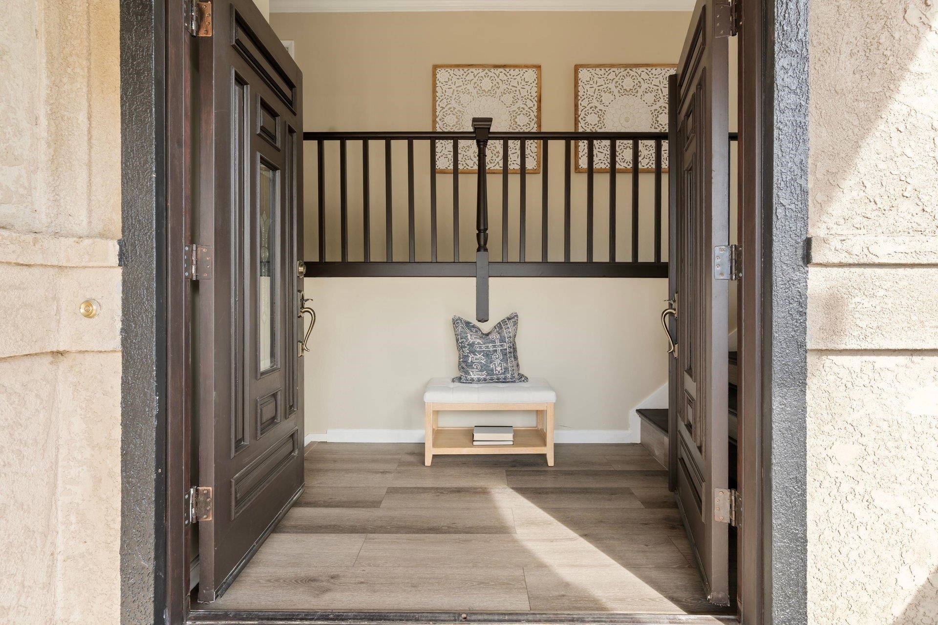 Detail Gallery Image 2 of 50 For 27912 Farm Hill Dr, Hayward,  CA 94542 - 6 Beds | 3 Baths