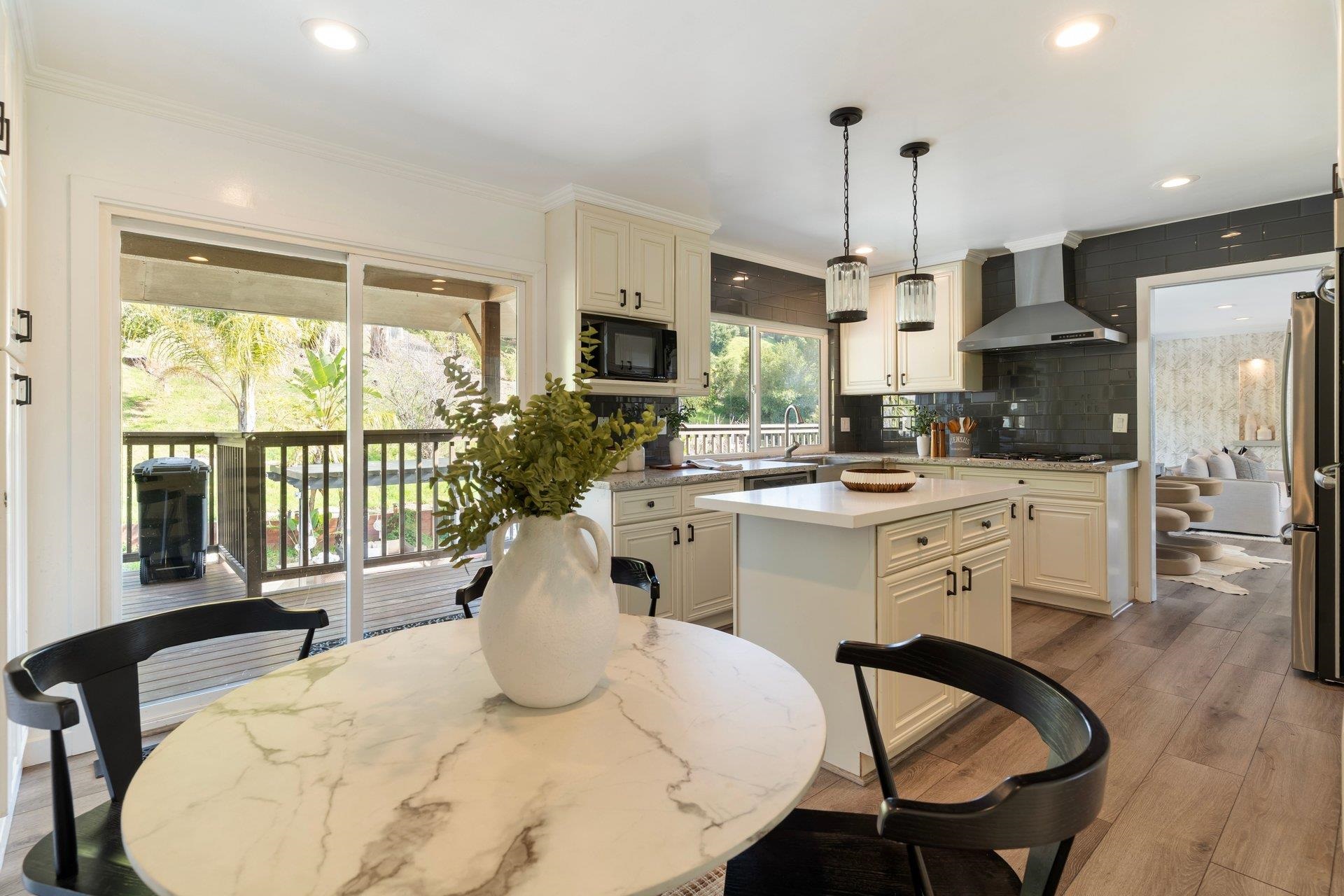 Detail Gallery Image 11 of 50 For 27912 Farm Hill Dr, Hayward,  CA 94542 - 6 Beds | 3 Baths