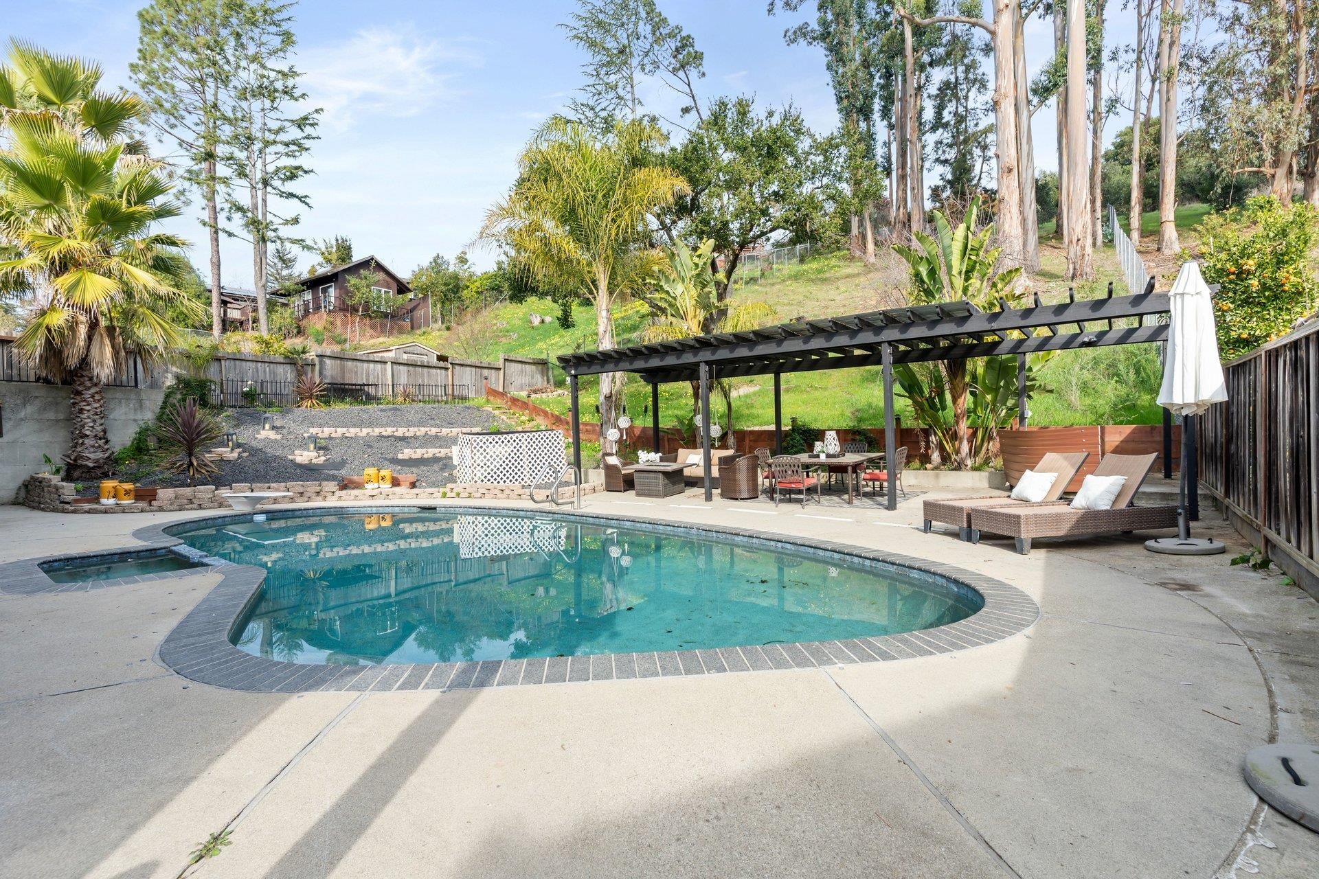 Detail Gallery Image 39 of 50 For 27912 Farm Hill Dr, Hayward,  CA 94542 - 6 Beds | 3 Baths