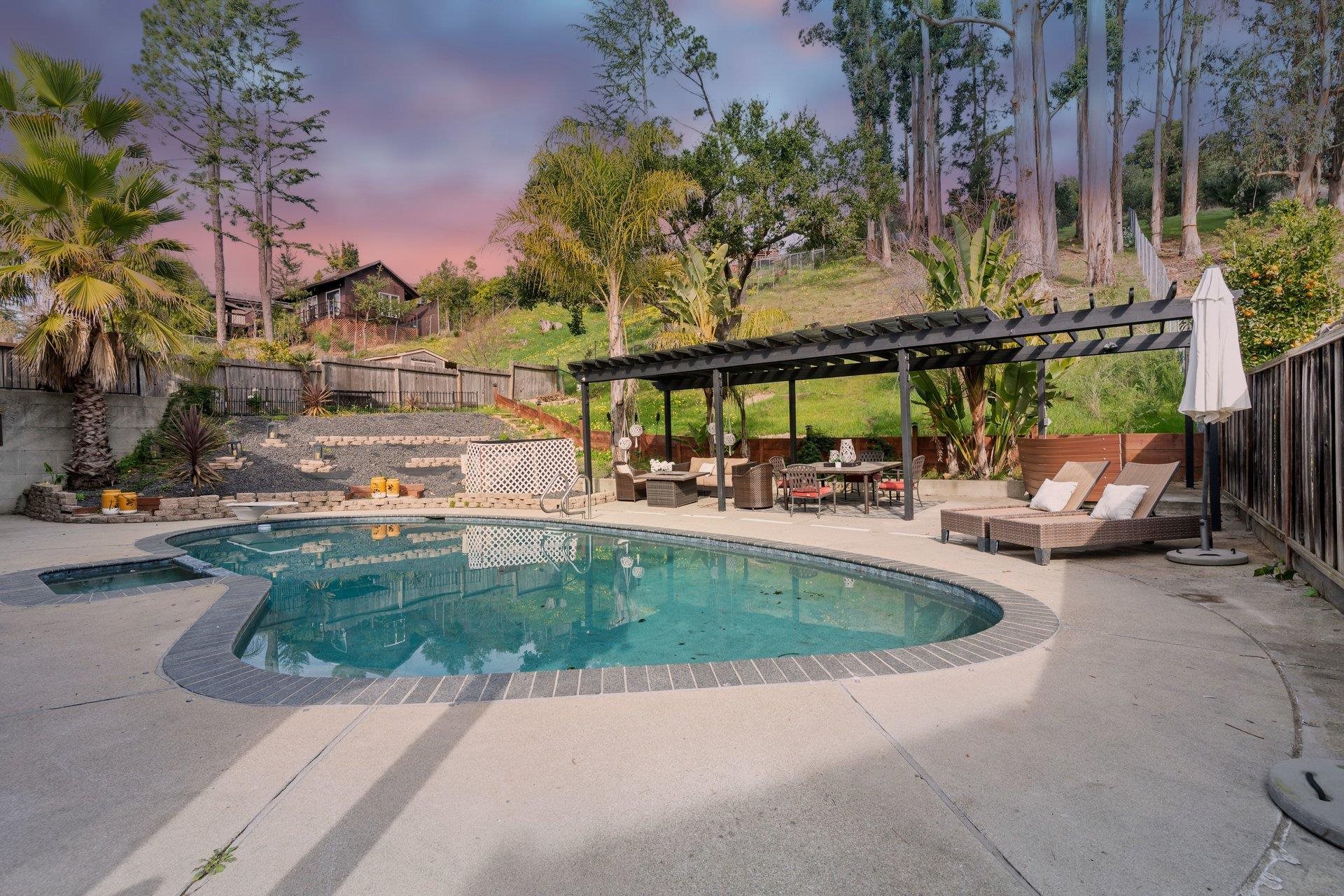 Detail Gallery Image 40 of 50 For 27912 Farm Hill Dr, Hayward,  CA 94542 - 6 Beds | 3 Baths