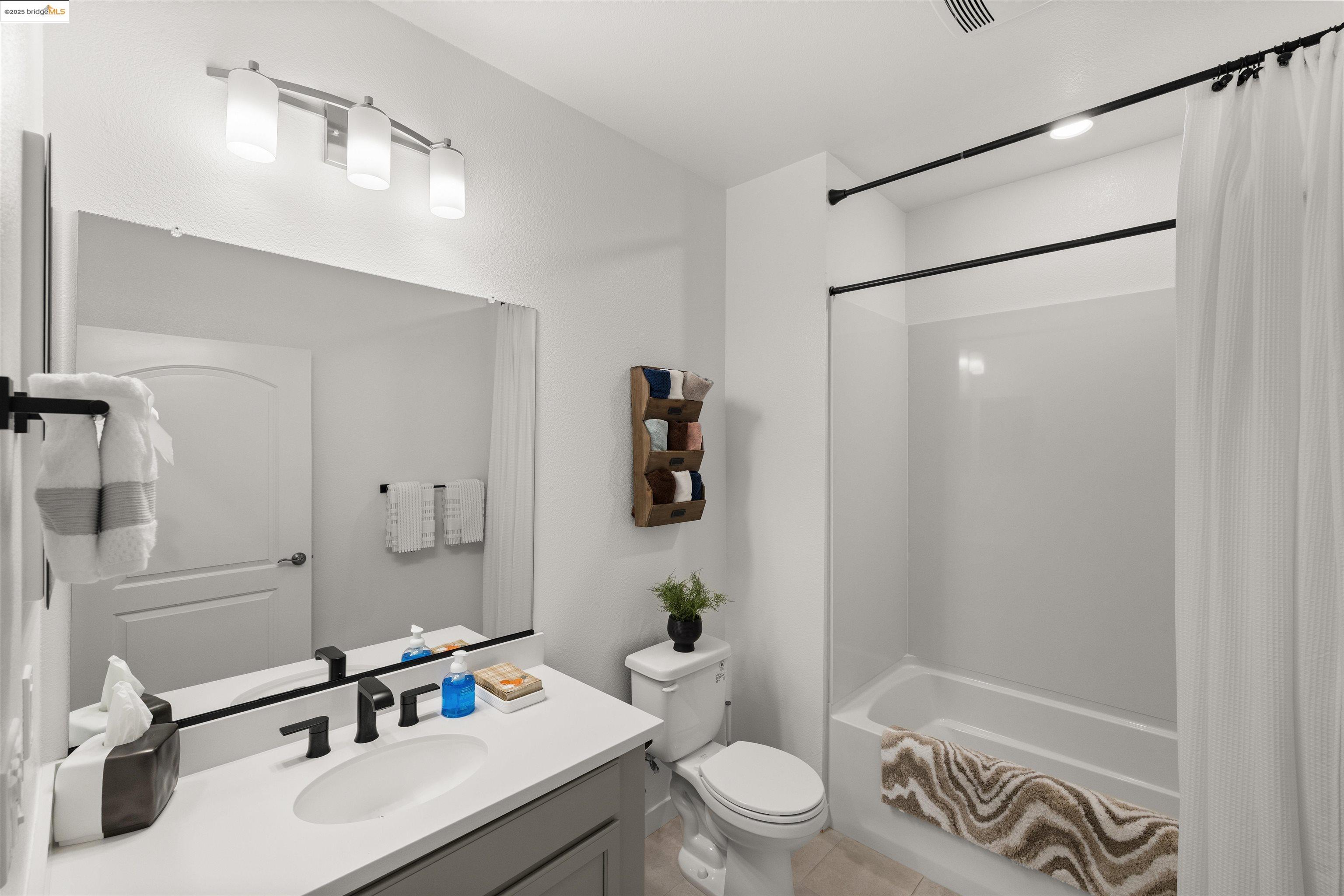 Detail Gallery Image 22 of 36 For 2836 Tradewind Dr, Alameda,  CA 94501 - 2 Beds | 2 Baths