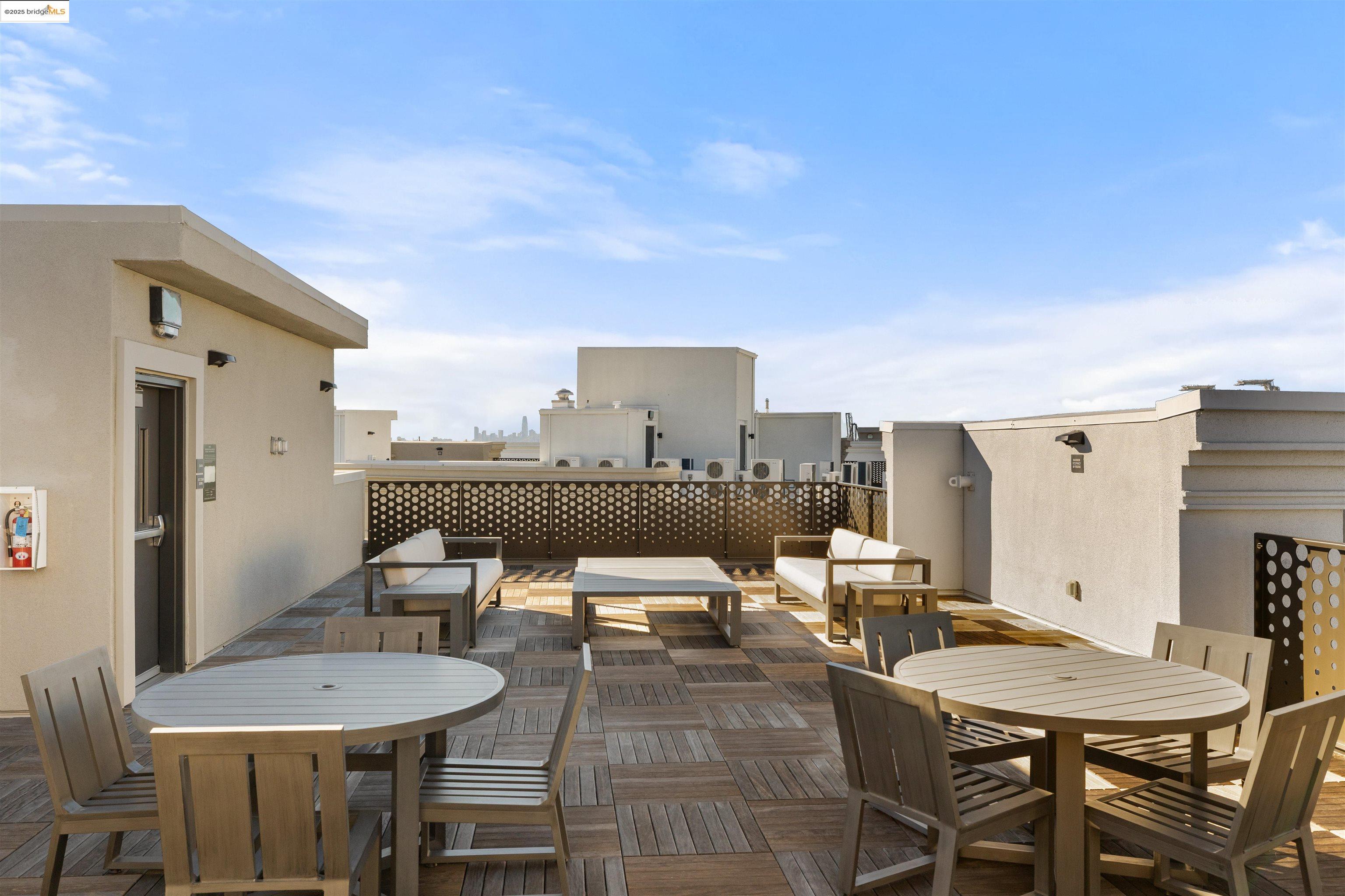 Detail Gallery Image 30 of 36 For 2836 Tradewind Dr, Alameda,  CA 94501 - 2 Beds | 2 Baths