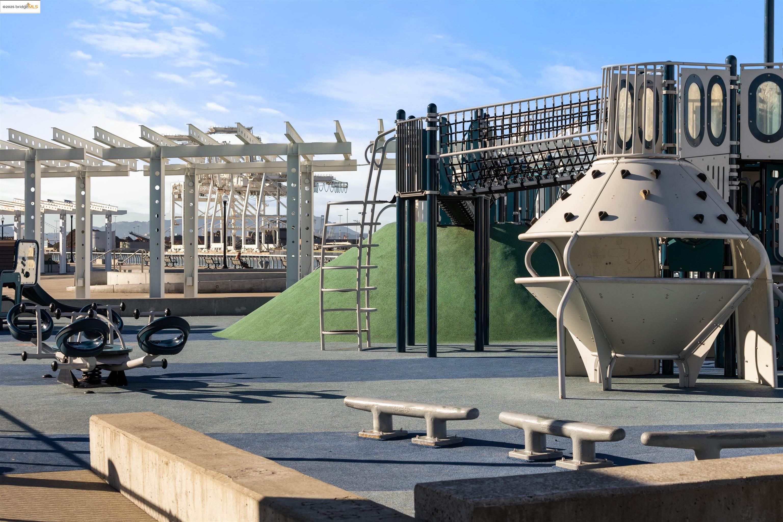 Detail Gallery Image 36 of 36 For 2836 Tradewind Dr, Alameda,  CA 94501 - 2 Beds | 2 Baths