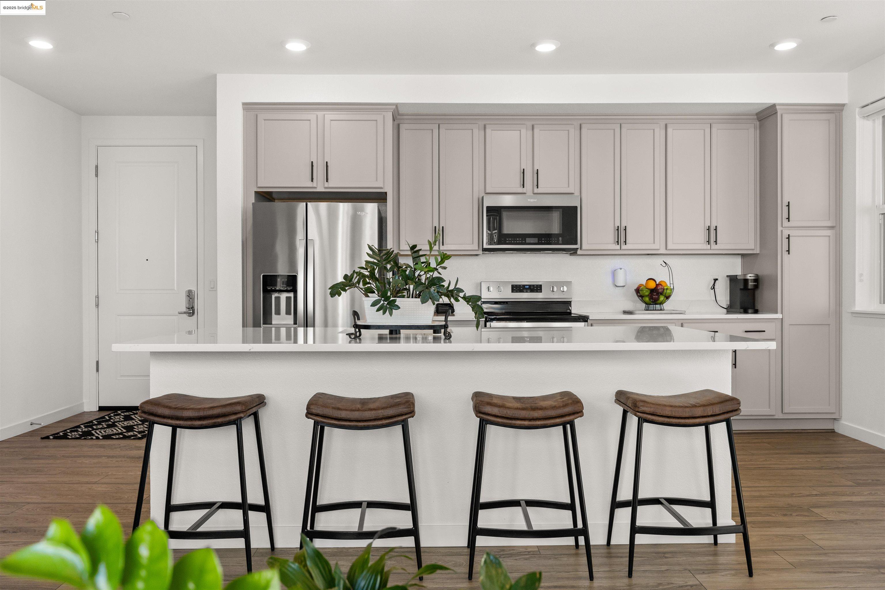 Detail Gallery Image 6 of 36 For 2836 Tradewind Dr, Alameda,  CA 94501 - 2 Beds | 2 Baths