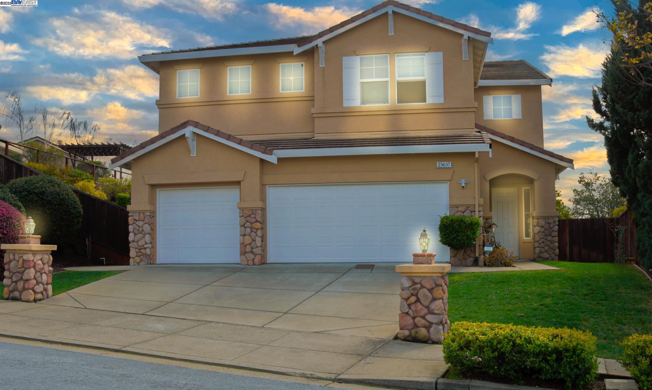 Detail Gallery Image 2 of 38 For 25657 Crestfield Dr, Castro Valley,  CA 94552 - 5 Beds | 3 Baths