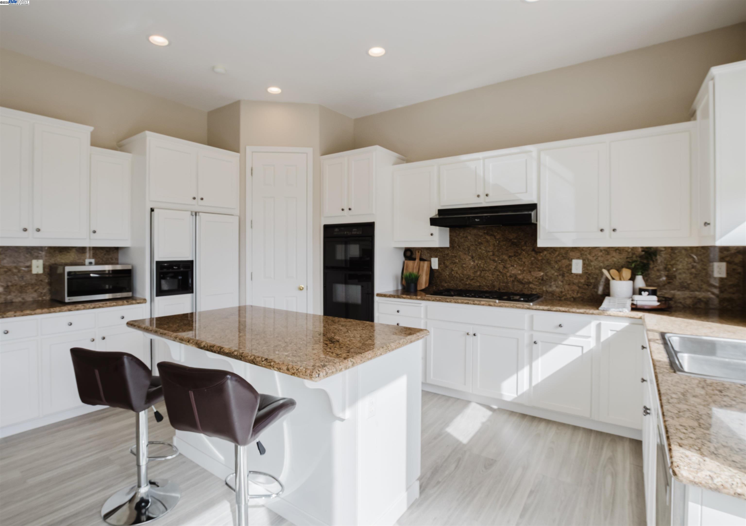 Detail Gallery Image 14 of 38 For 25657 Crestfield Dr, Castro Valley,  CA 94552 - 5 Beds | 3 Baths