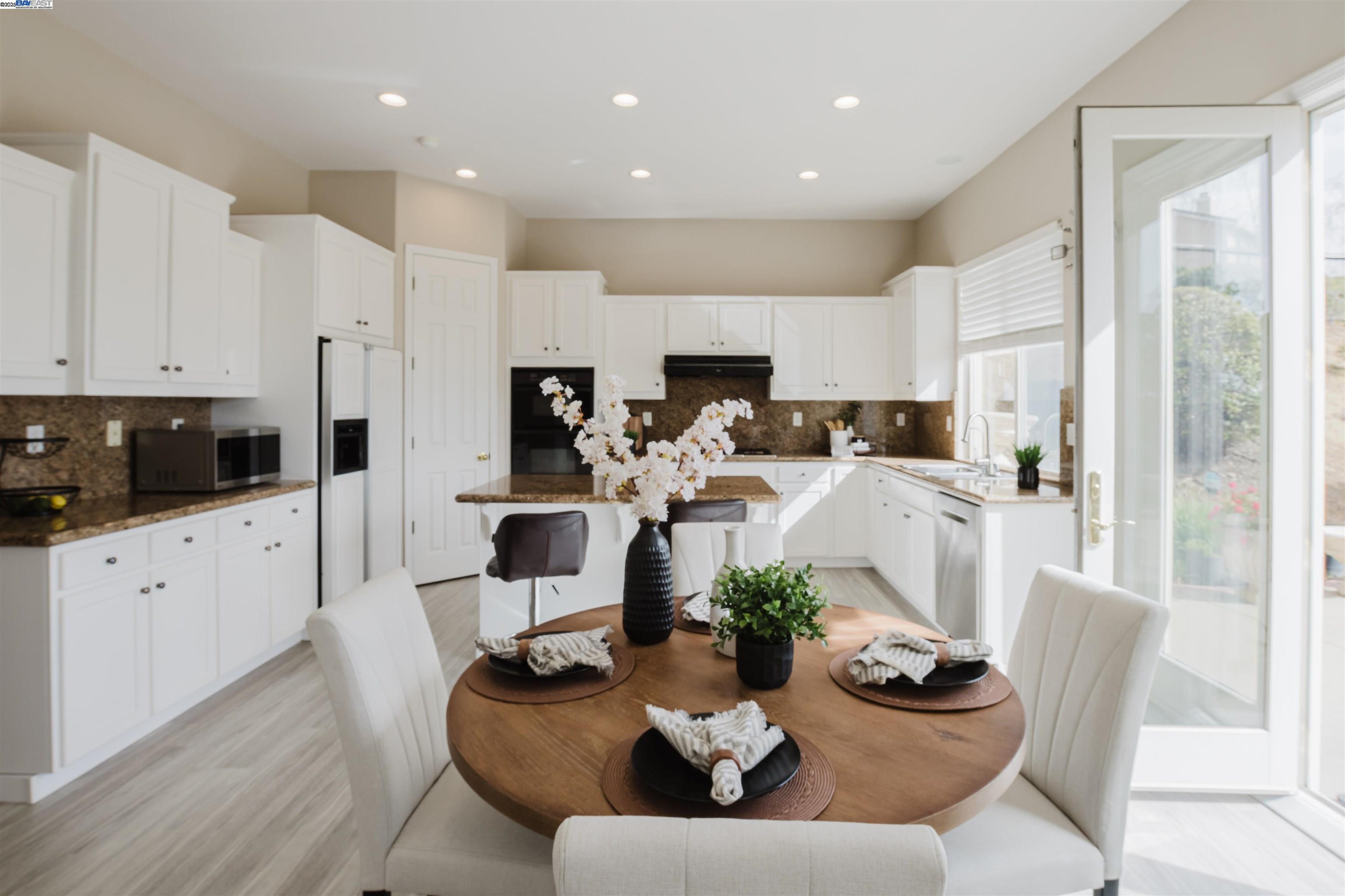 Detail Gallery Image 17 of 38 For 25657 Crestfield Dr, Castro Valley,  CA 94552 - 5 Beds | 3 Baths