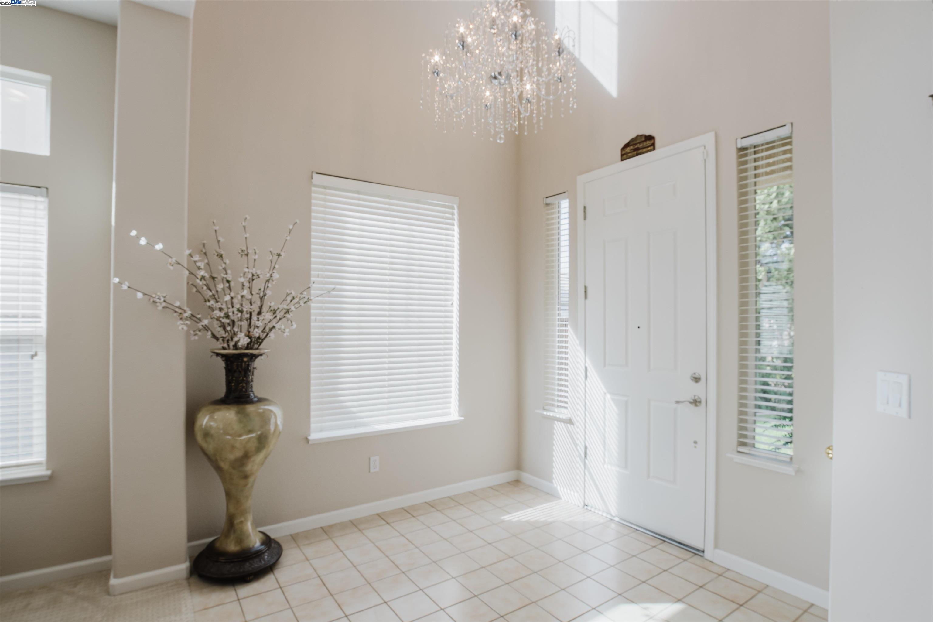 Detail Gallery Image 7 of 38 For 25657 Crestfield Dr, Castro Valley,  CA 94552 - 5 Beds | 3 Baths