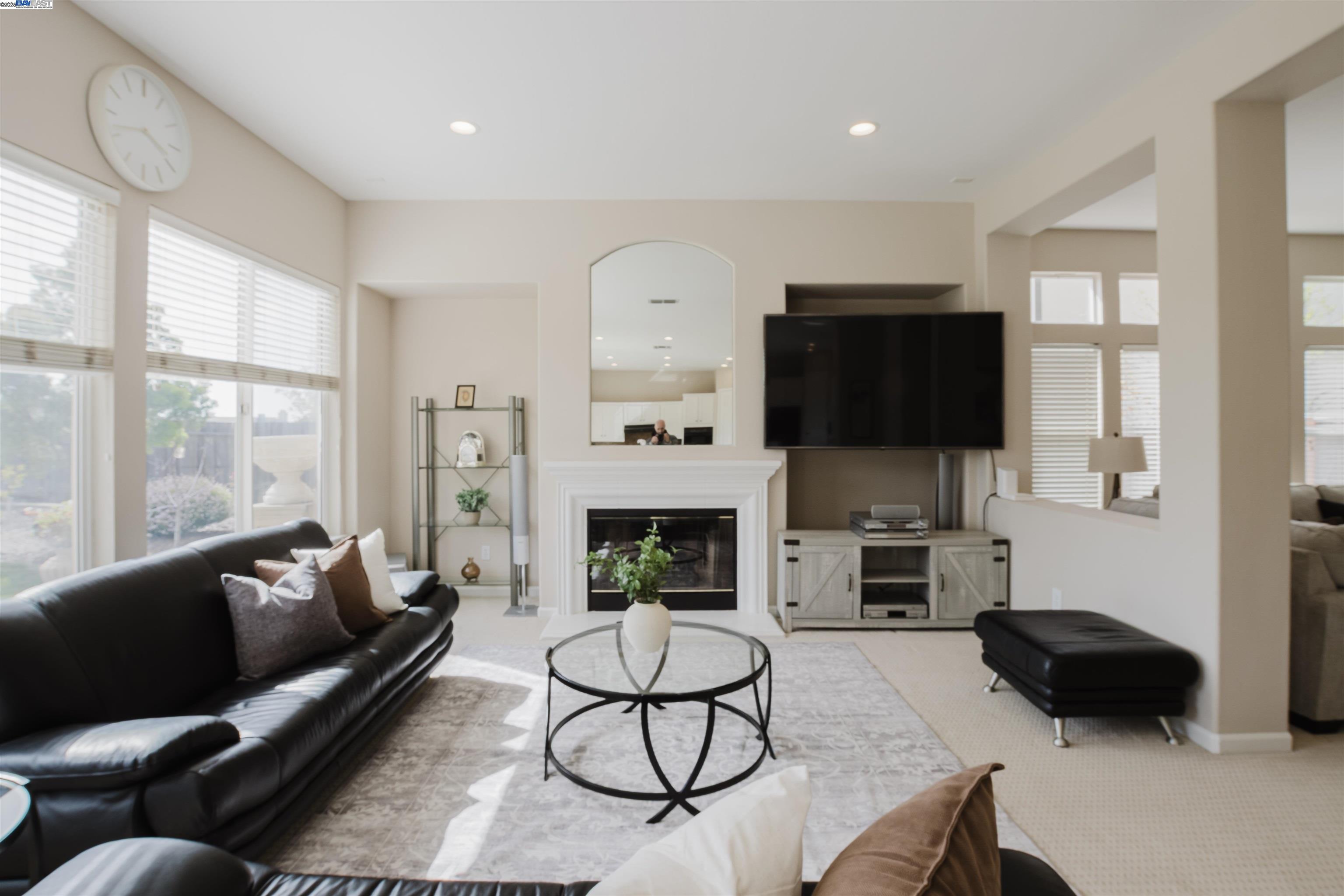 Detail Gallery Image 10 of 38 For 25657 Crestfield Dr, Castro Valley,  CA 94552 - 5 Beds | 3 Baths