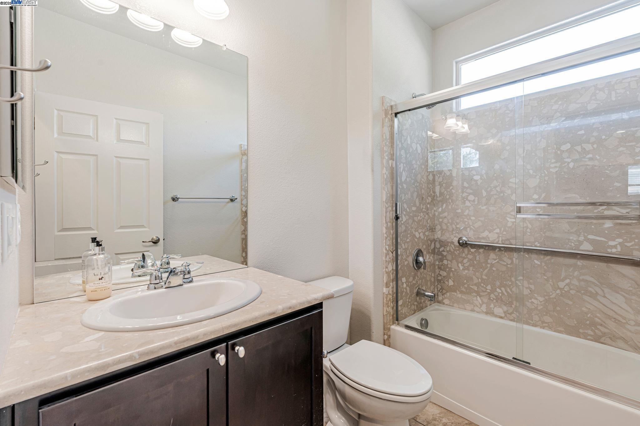 Detail Gallery Image 11 of 27 For 2491 Redbud Way, Manteca,  CA 95336 - 3 Beds | 2 Baths