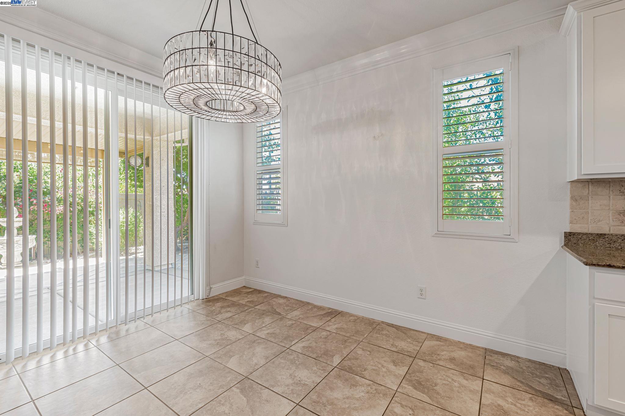 Detail Gallery Image 8 of 27 For 2491 Redbud Way, Manteca,  CA 95336 - 3 Beds | 2 Baths