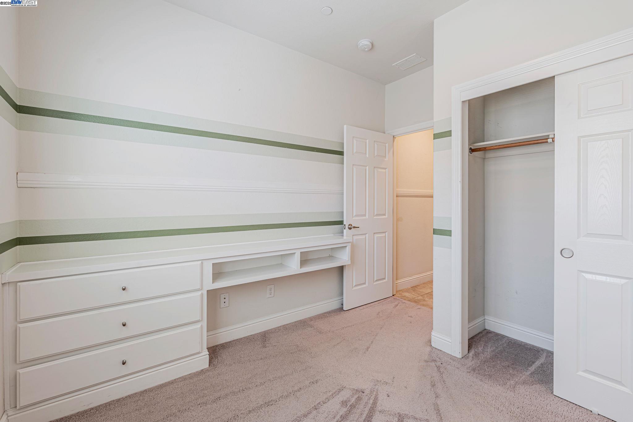 Detail Gallery Image 9 of 27 For 2491 Redbud Way, Manteca,  CA 95336 - 3 Beds | 2 Baths