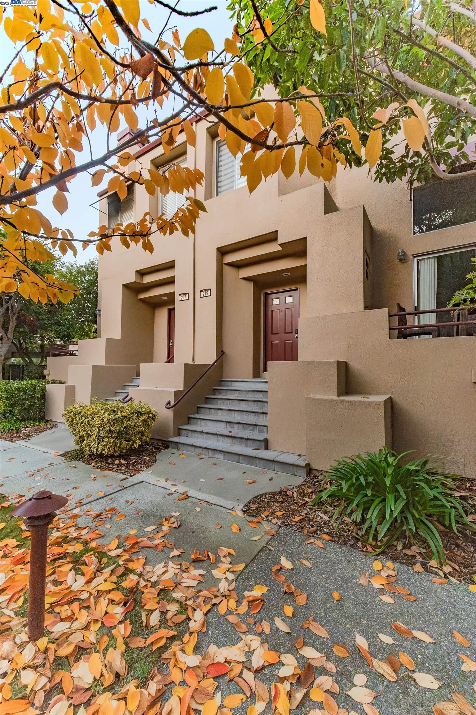 Detail Gallery Image 2 of 33 For 219 Commons Ln, Foster City,  CA 94404 - 2 Beds | 2 Baths