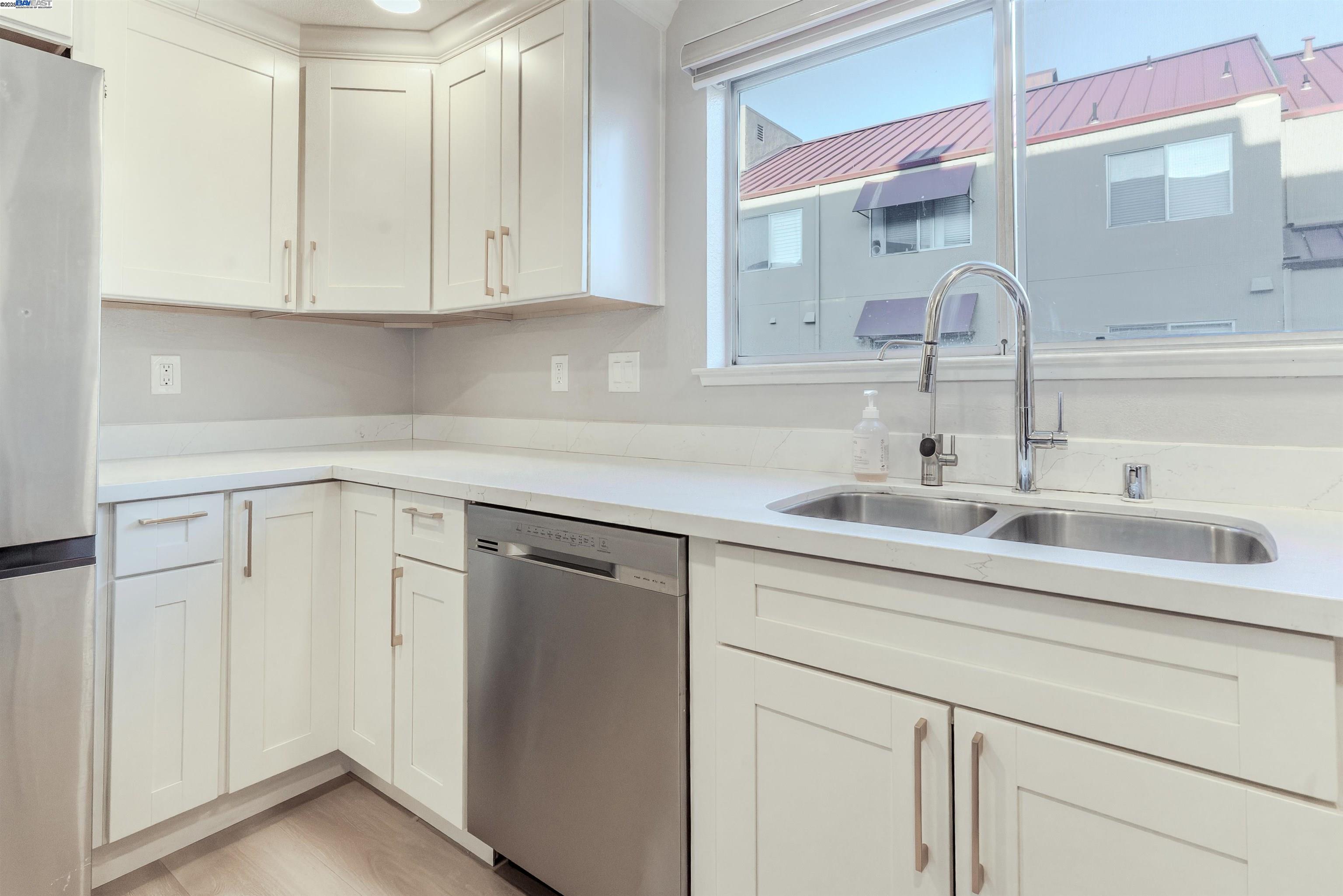 Detail Gallery Image 12 of 33 For 219 Commons Ln, Foster City,  CA 94404 - 2 Beds | 2 Baths