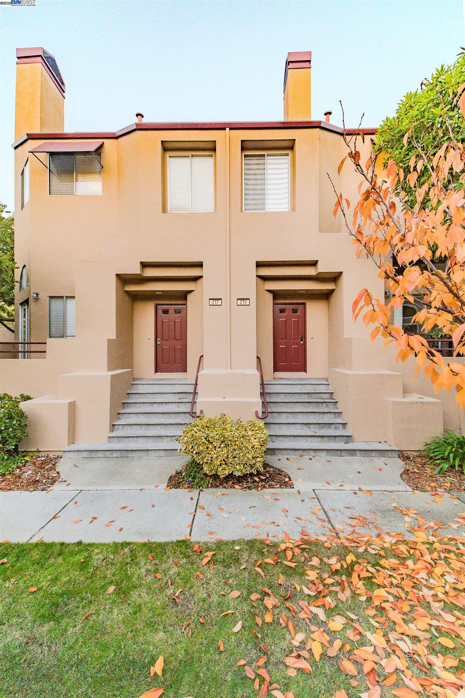 Detail Gallery Image 3 of 33 For 219 Commons Ln, Foster City,  CA 94404 - 2 Beds | 2 Baths