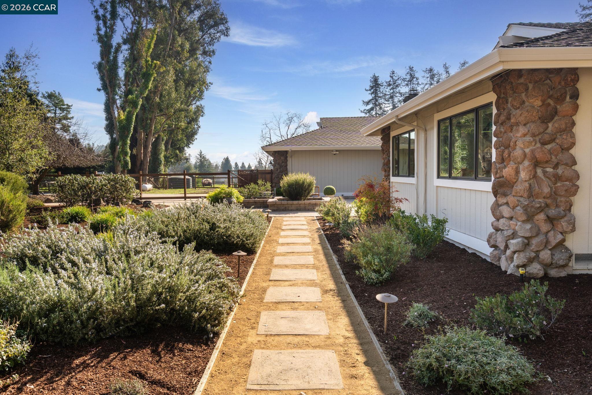 Detail Gallery Image 8 of 60 For 254 Joseph Lane, Pleasanton,  CA 94588 - 4 Beds | 2/1 Baths