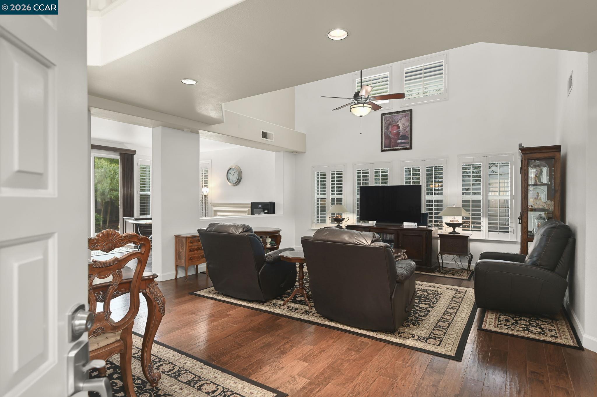 Detail Gallery Image 2 of 34 For 415 Orchard View Ave, Martinez,  CA 94553 - 3 Beds | 2/1 Baths