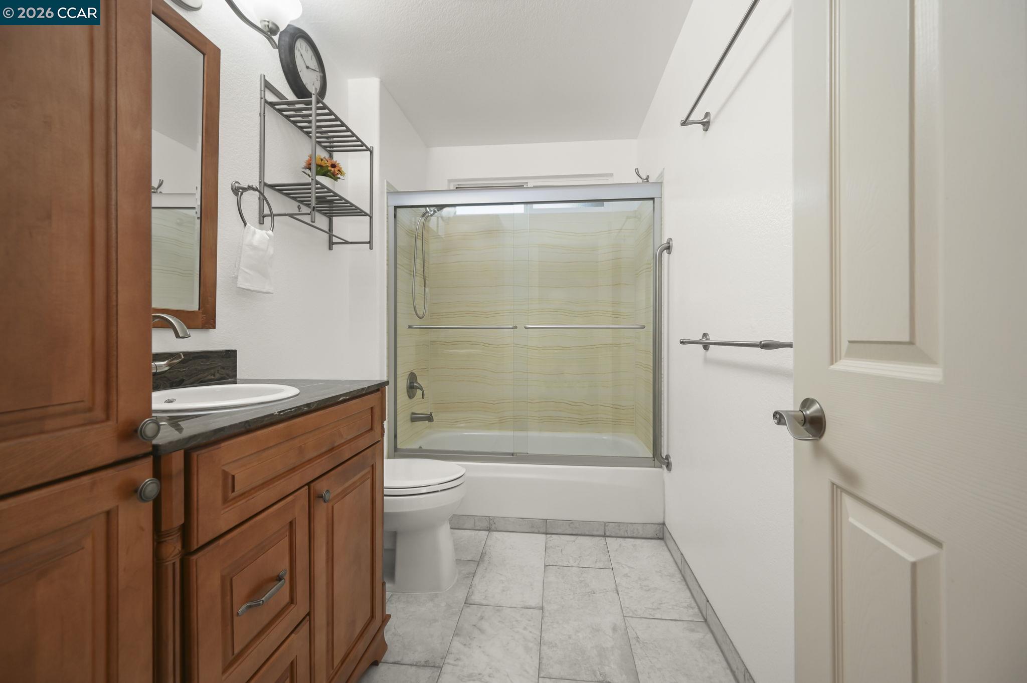 Detail Gallery Image 22 of 34 For 415 Orchard View Ave, Martinez,  CA 94553 - 3 Beds | 2/1 Baths