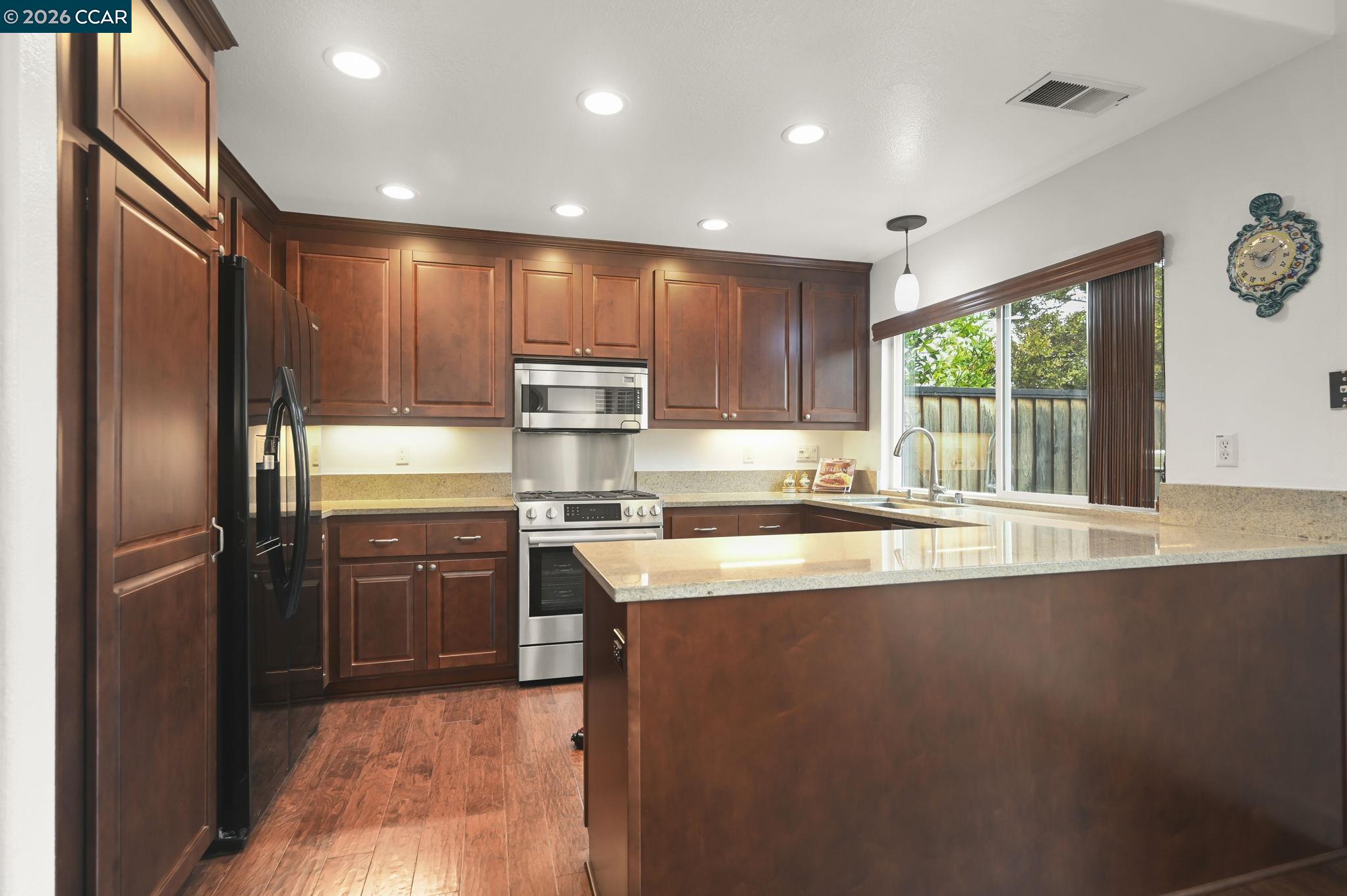 Detail Gallery Image 9 of 34 For 415 Orchard View Ave, Martinez,  CA 94553 - 3 Beds | 2/1 Baths