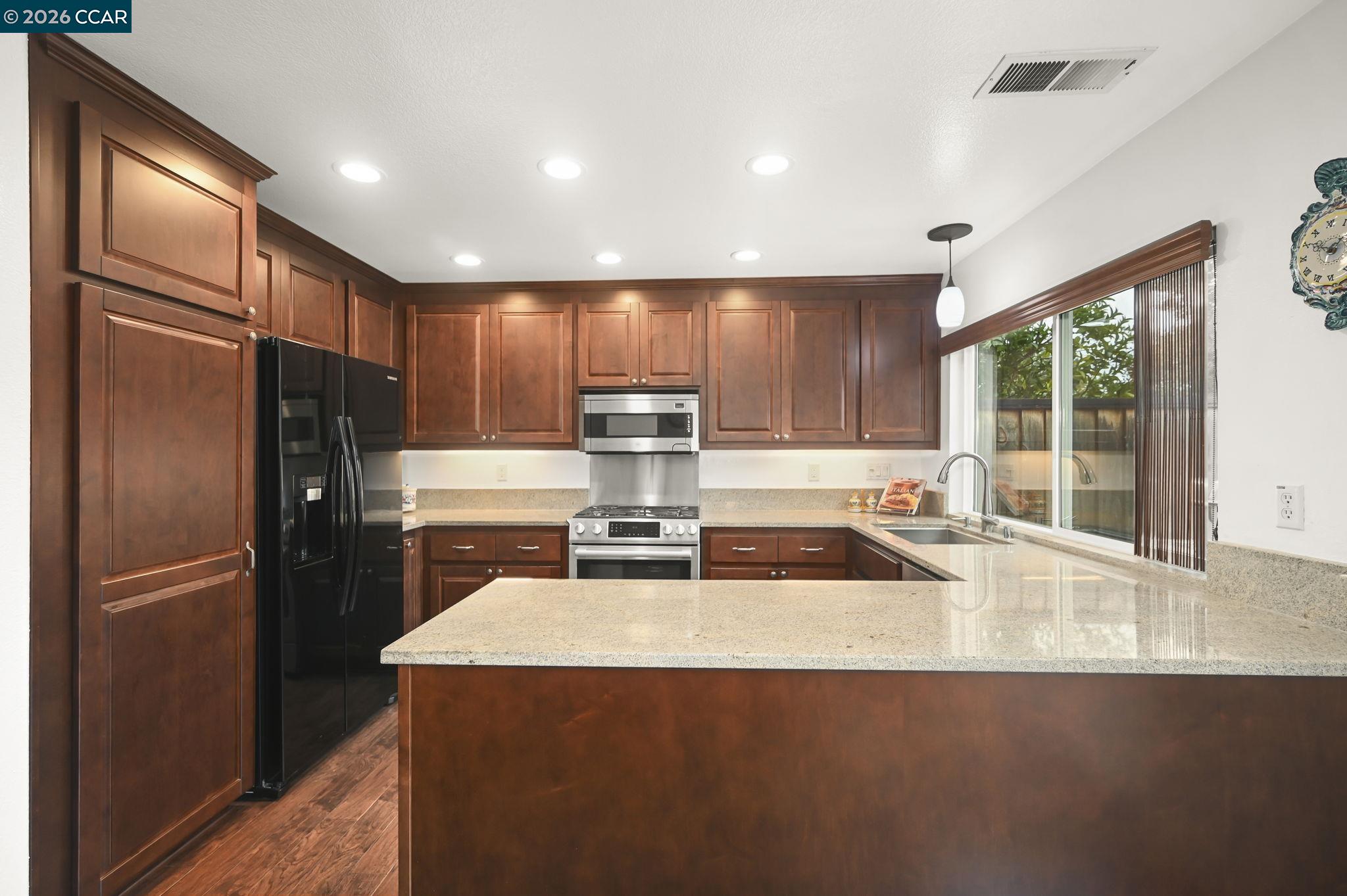 Detail Gallery Image 10 of 34 For 415 Orchard View Ave, Martinez,  CA 94553 - 3 Beds | 2/1 Baths