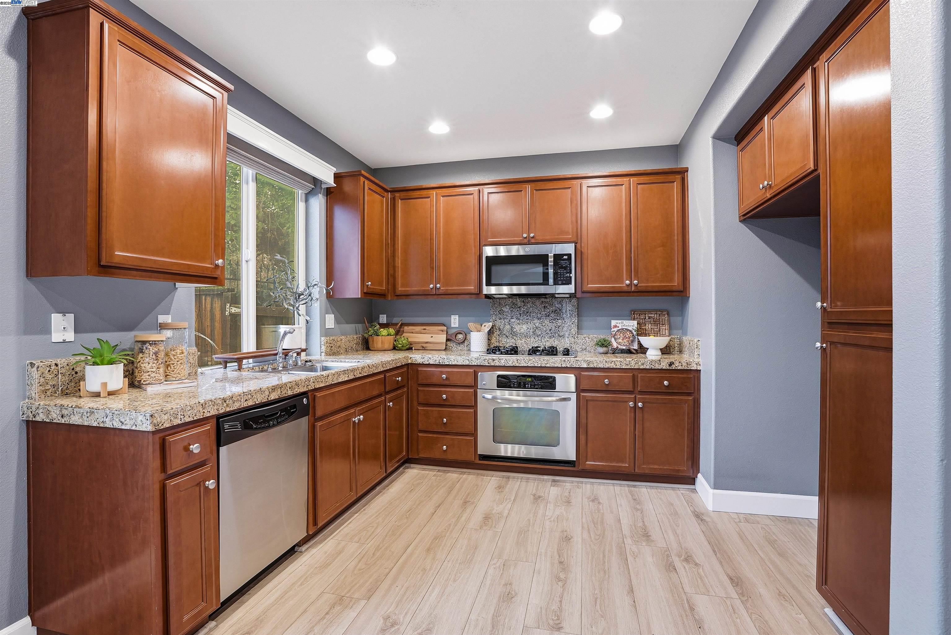 Detail Gallery Image 12 of 46 For 1174 Juan Jose Ln, Tracy,  CA 95376 - 4 Beds | 2/1 Baths