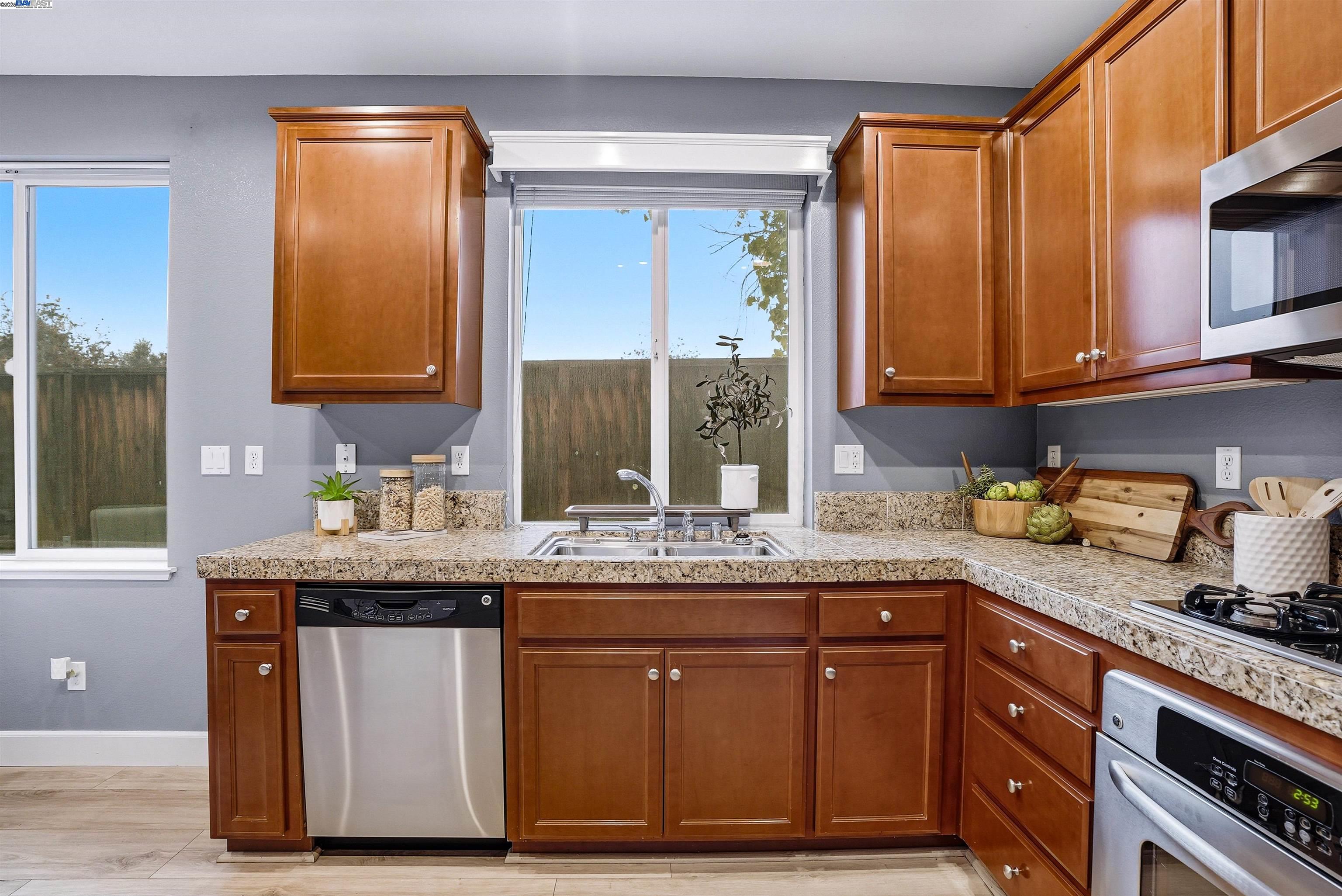 Detail Gallery Image 14 of 46 For 1174 Juan Jose Ln, Tracy,  CA 95376 - 4 Beds | 2/1 Baths