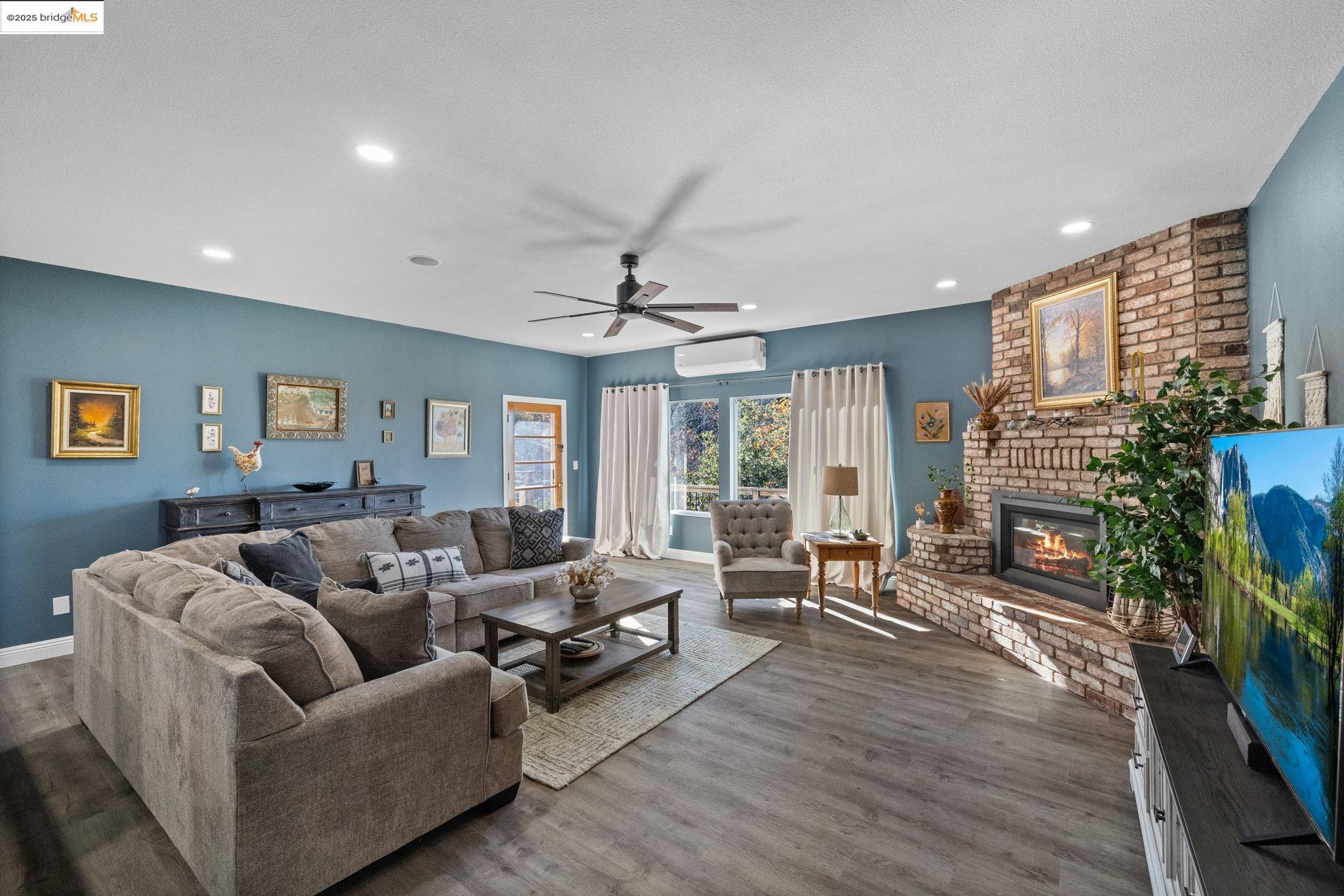 Detail Gallery Image 3 of 58 For 20330 Westview Dr, Tuolumne,  CA 95379 - 4 Beds | 2 Baths