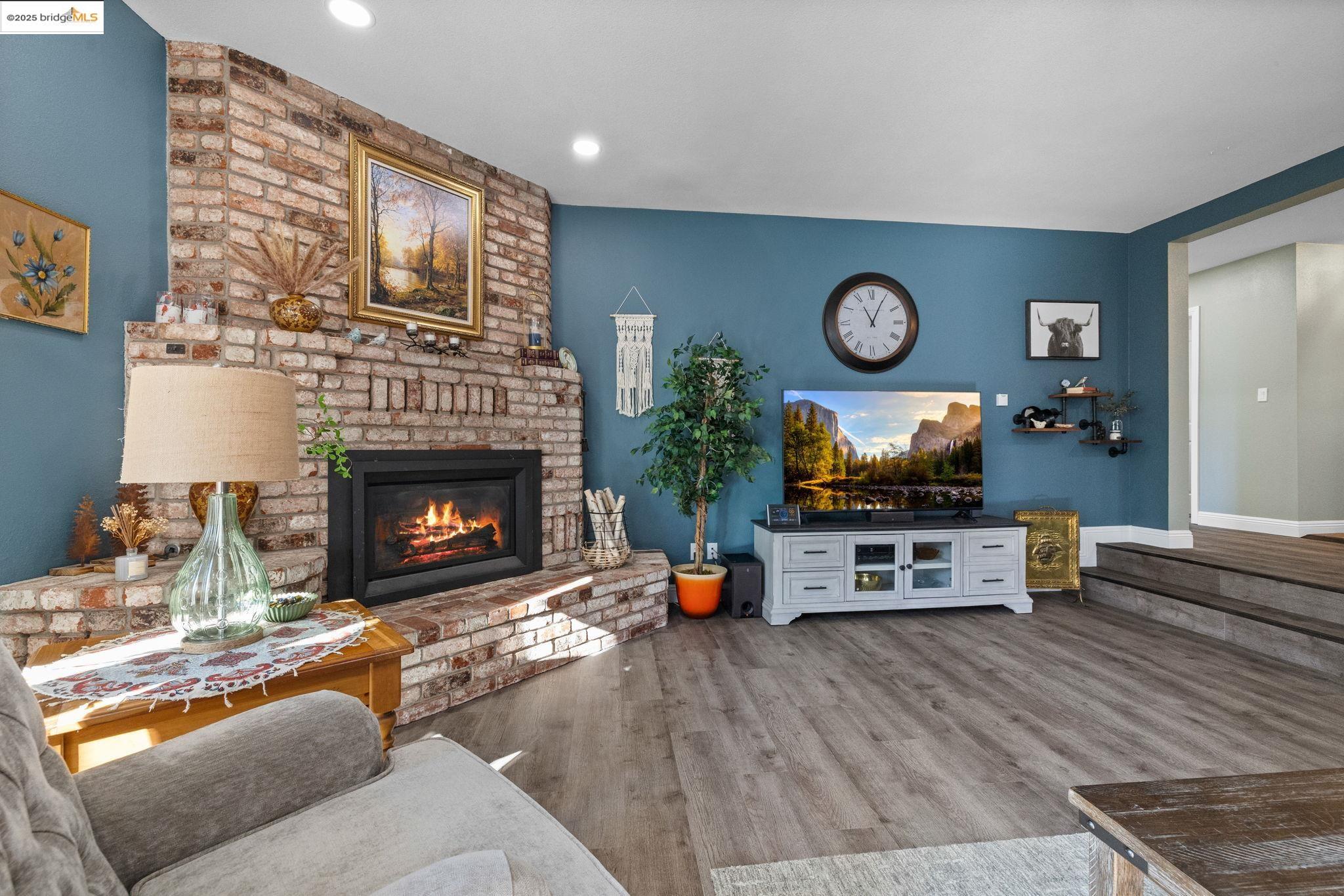 Detail Gallery Image 5 of 58 For 20330 Westview Dr, Tuolumne,  CA 95379 - 4 Beds | 2 Baths